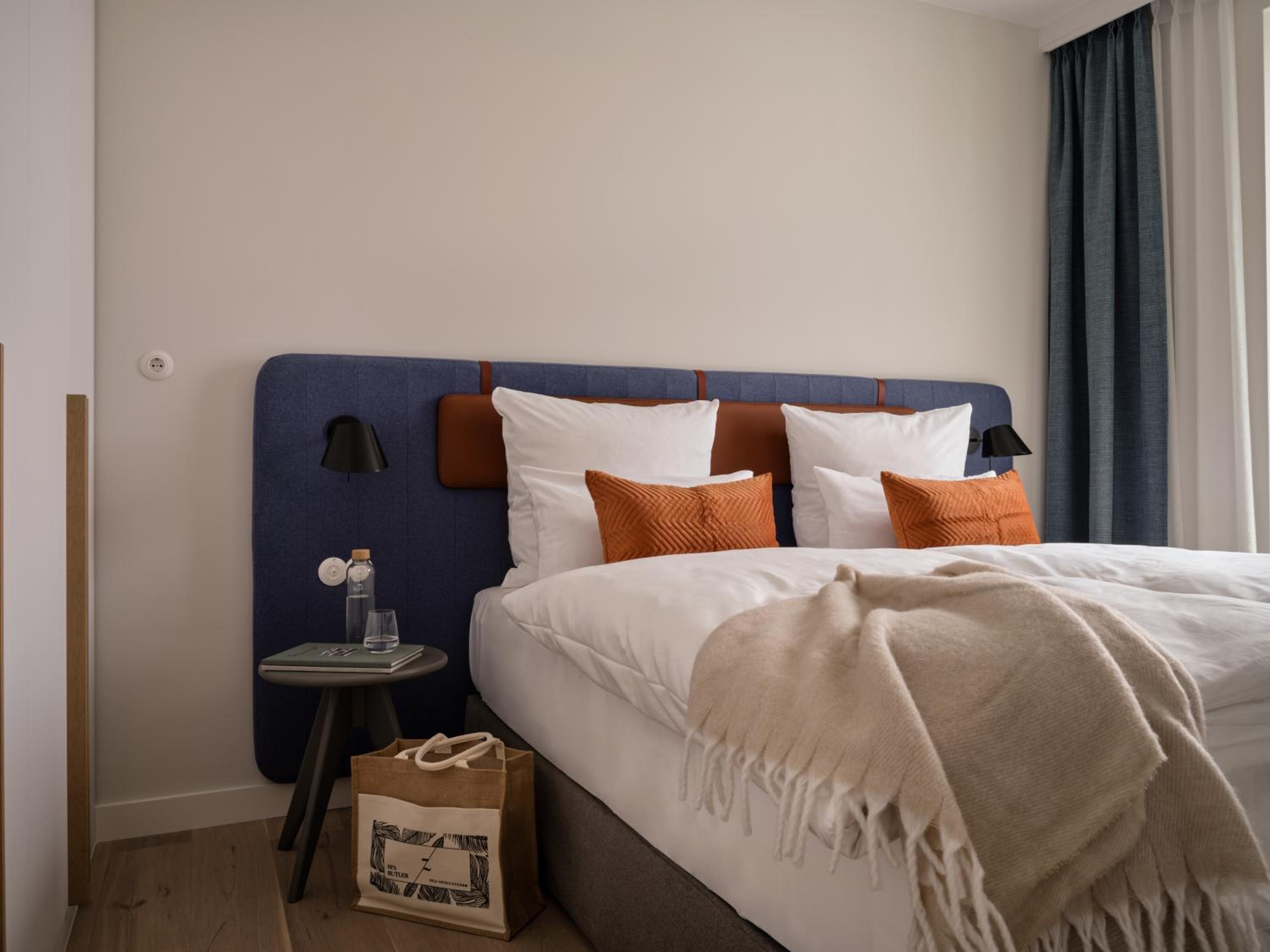 One-Bedroom Apartment with Side Sea View