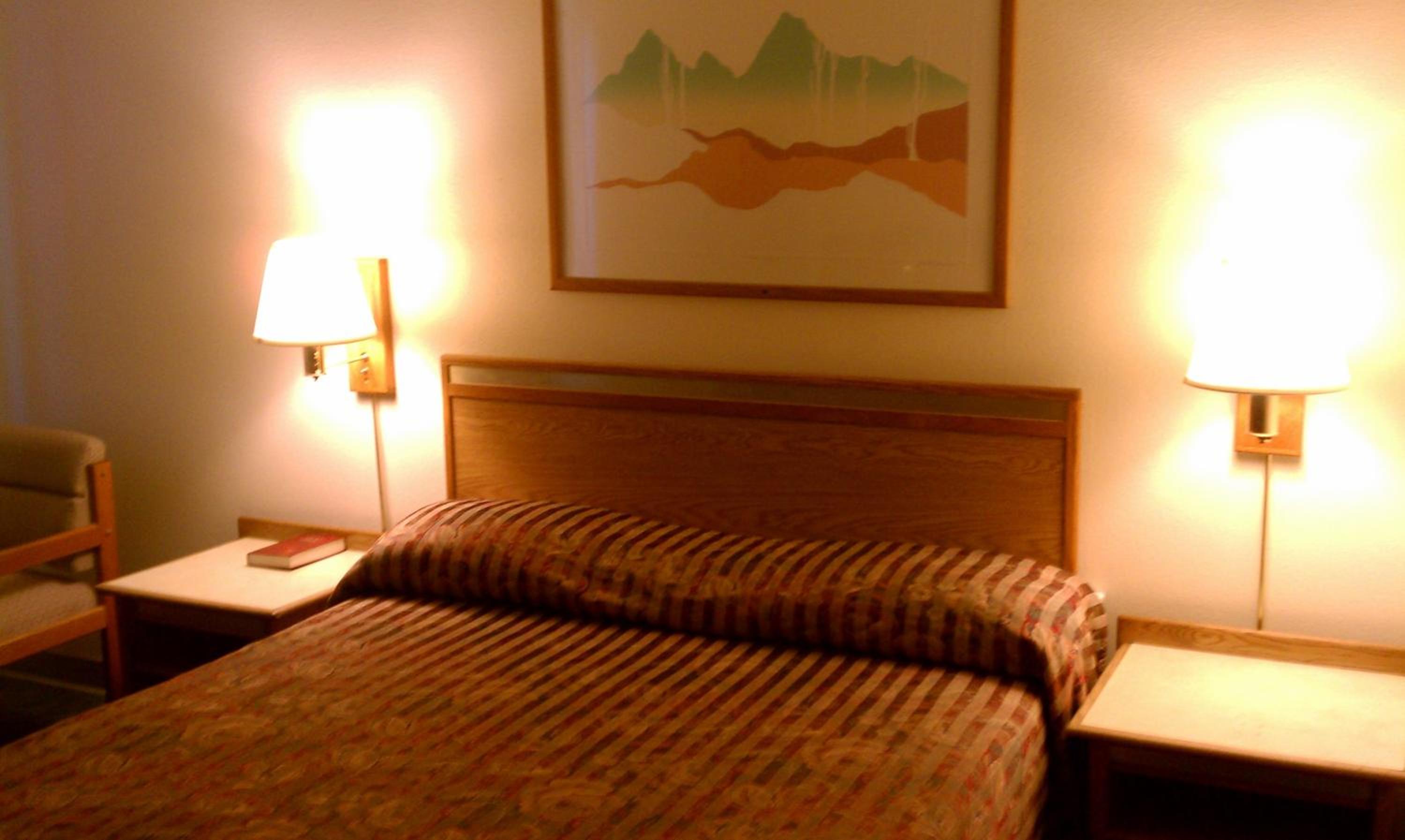 Queen Room photo 2
