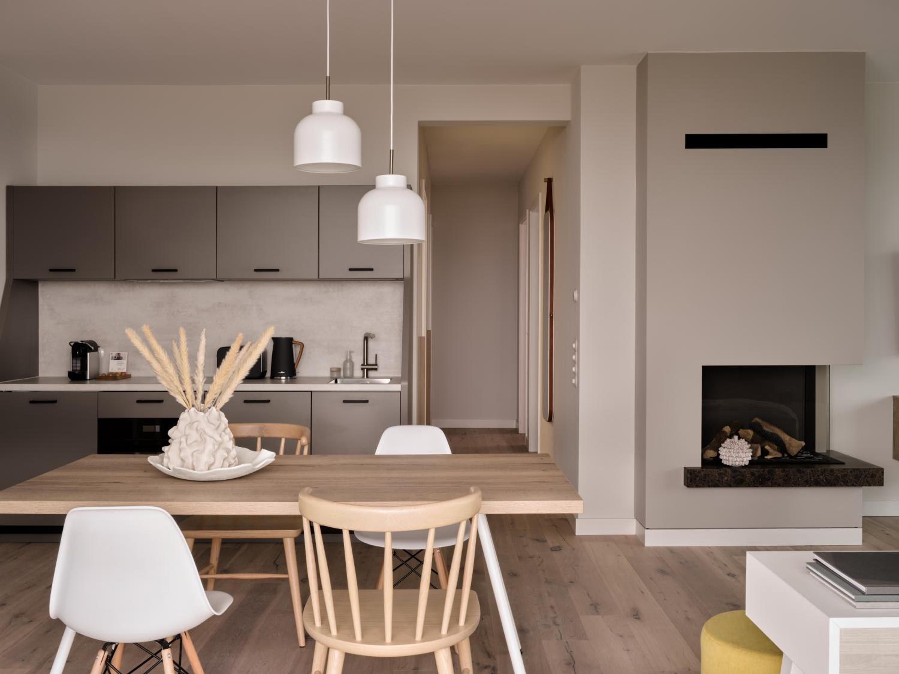 Two-Bedroom Apartment with Fireplace thumbnail 6