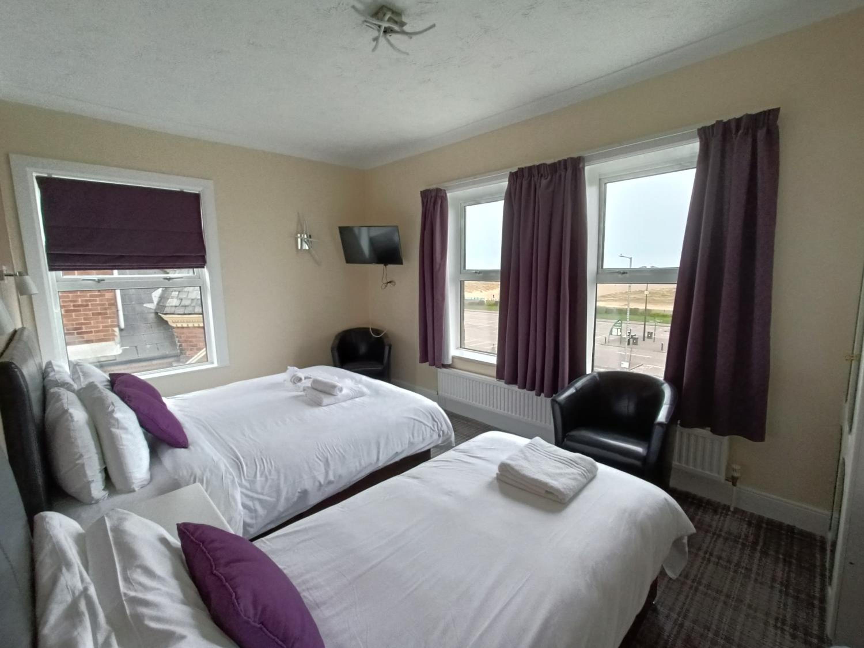 Deluxe Twin Room photo 2
