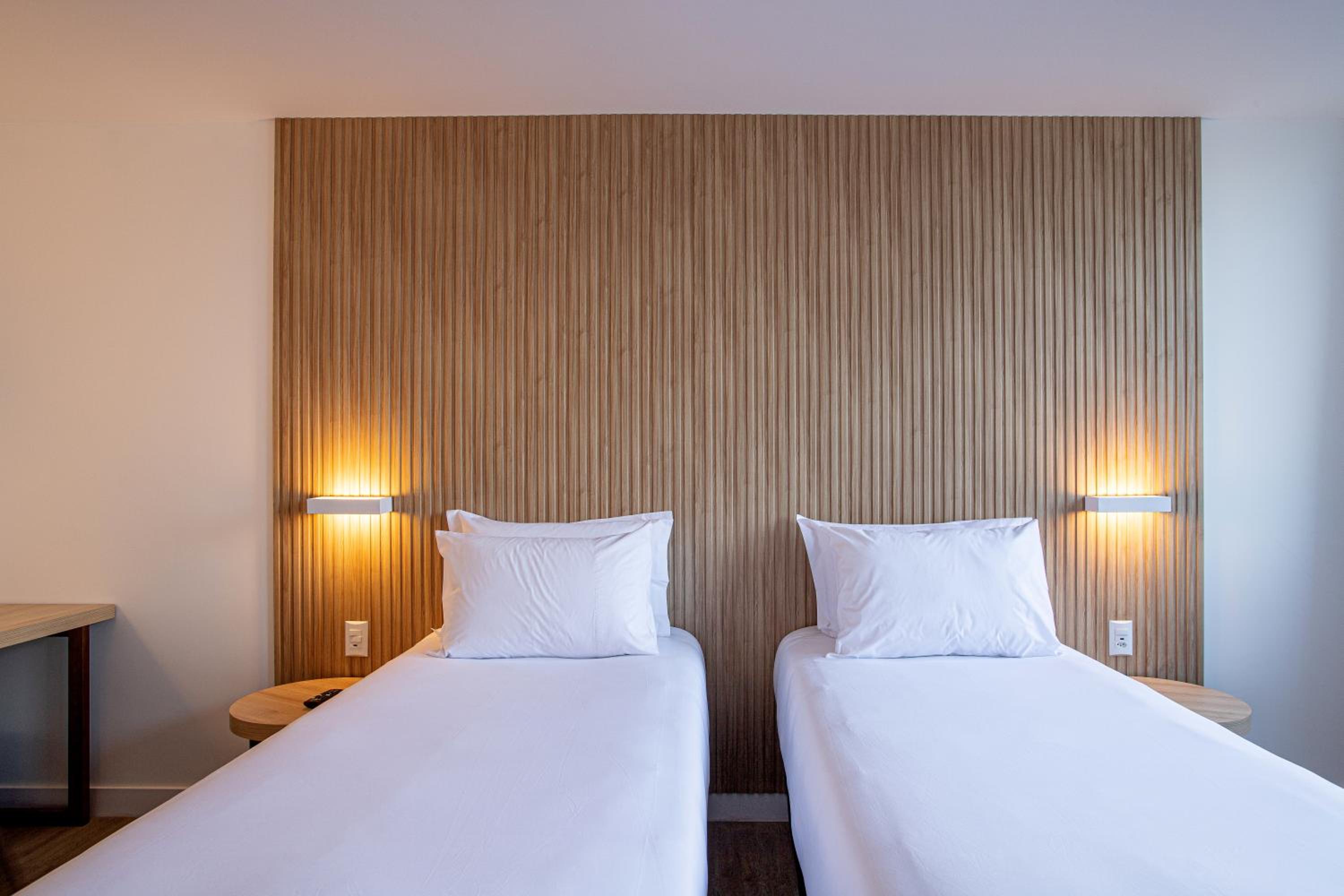 Twin Room with City View photo 2