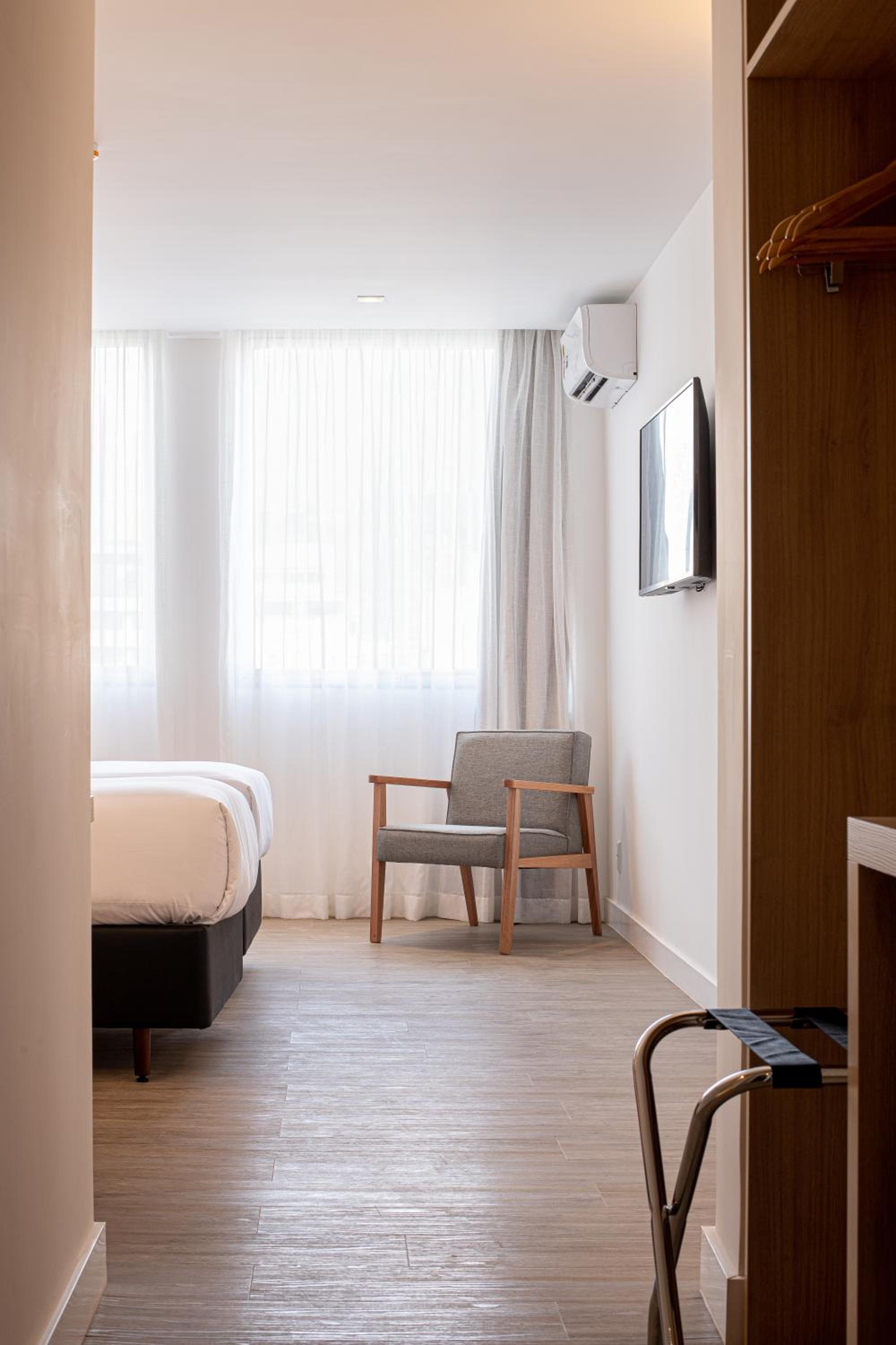 Twin Room with City View photo 3
