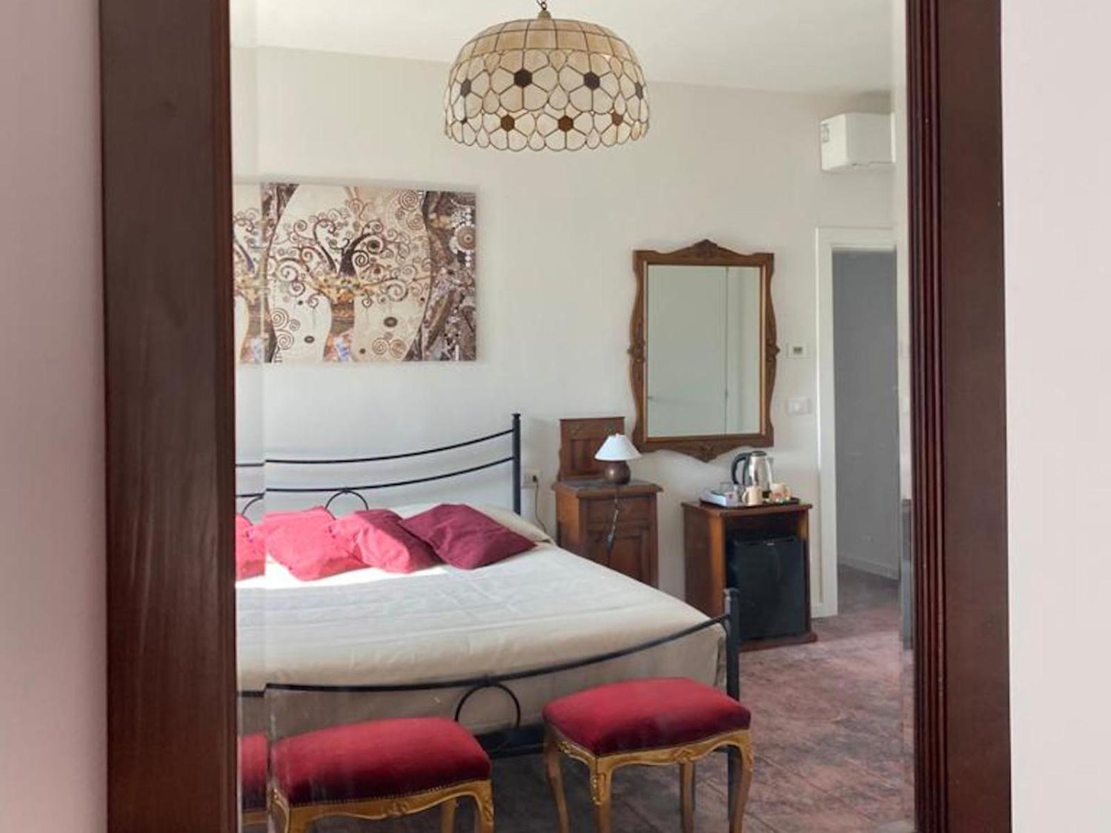 Triple Room with Private Bathroom photo 2