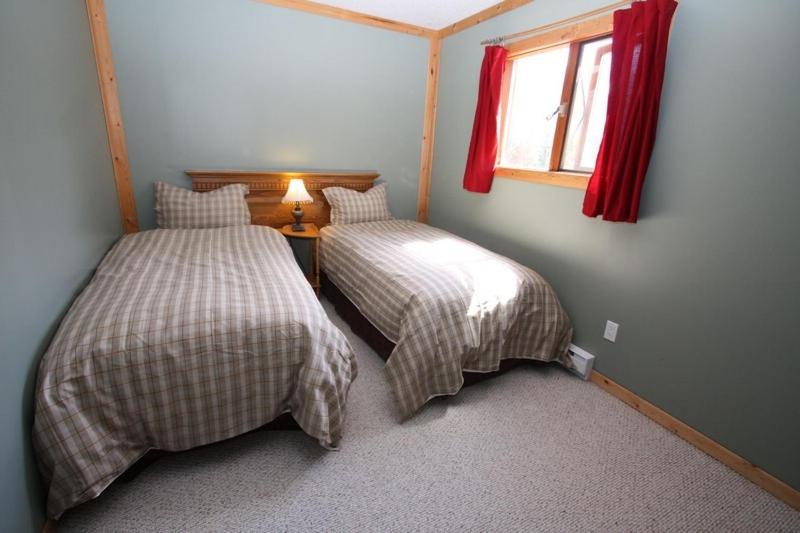 Two-Bedroom Cabin  photo 2