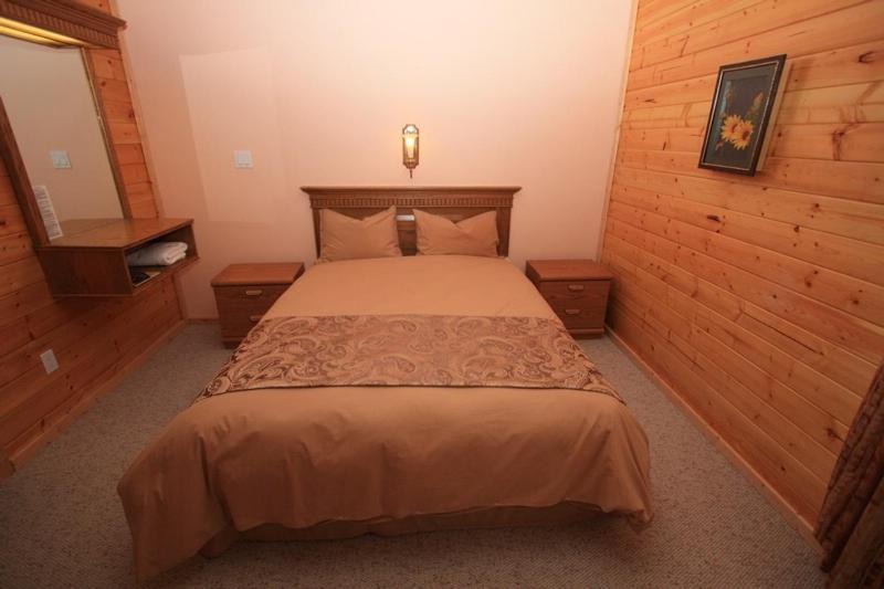 Queen Room photo 3