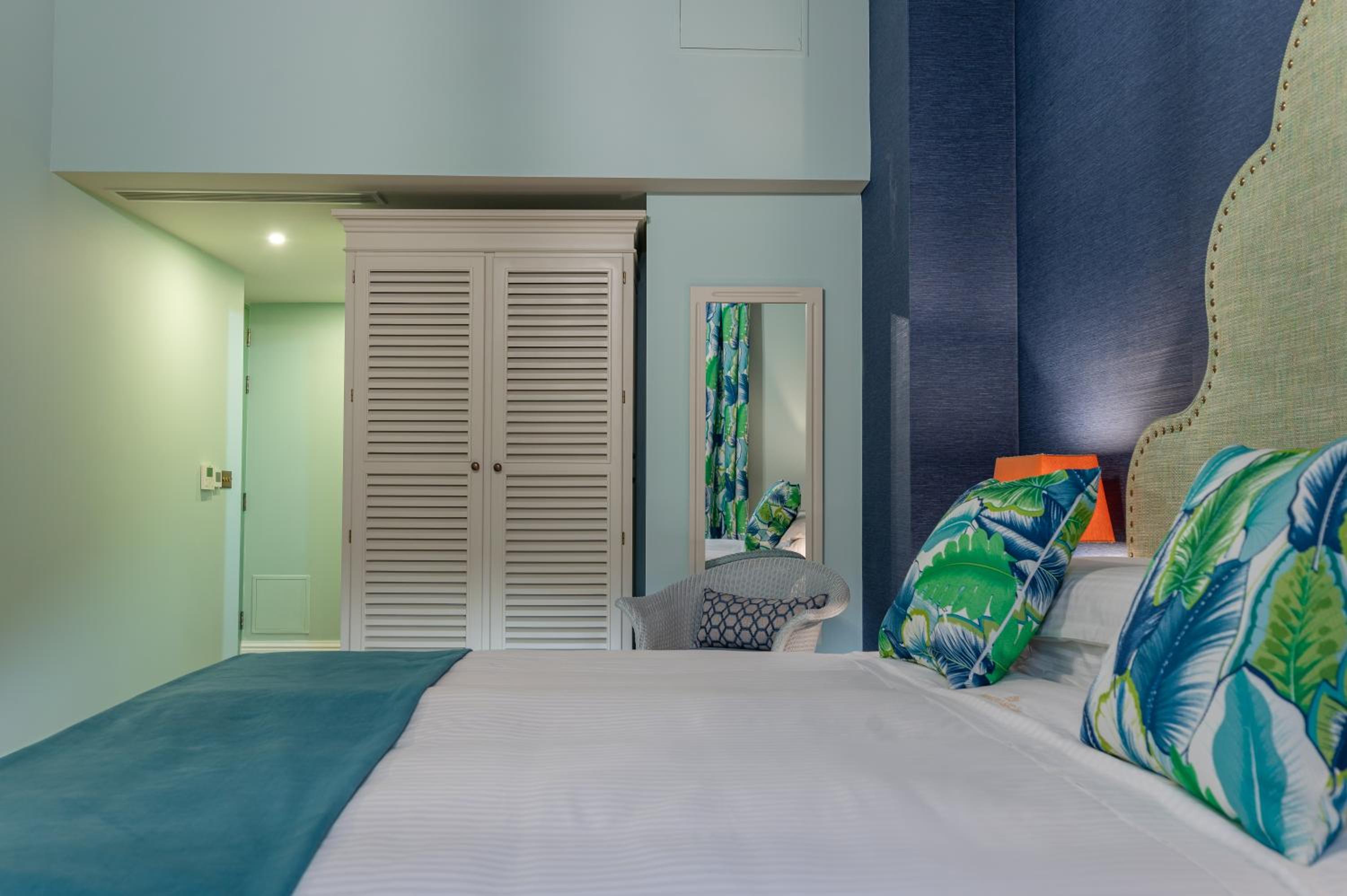Executive Suite - Photo 4
