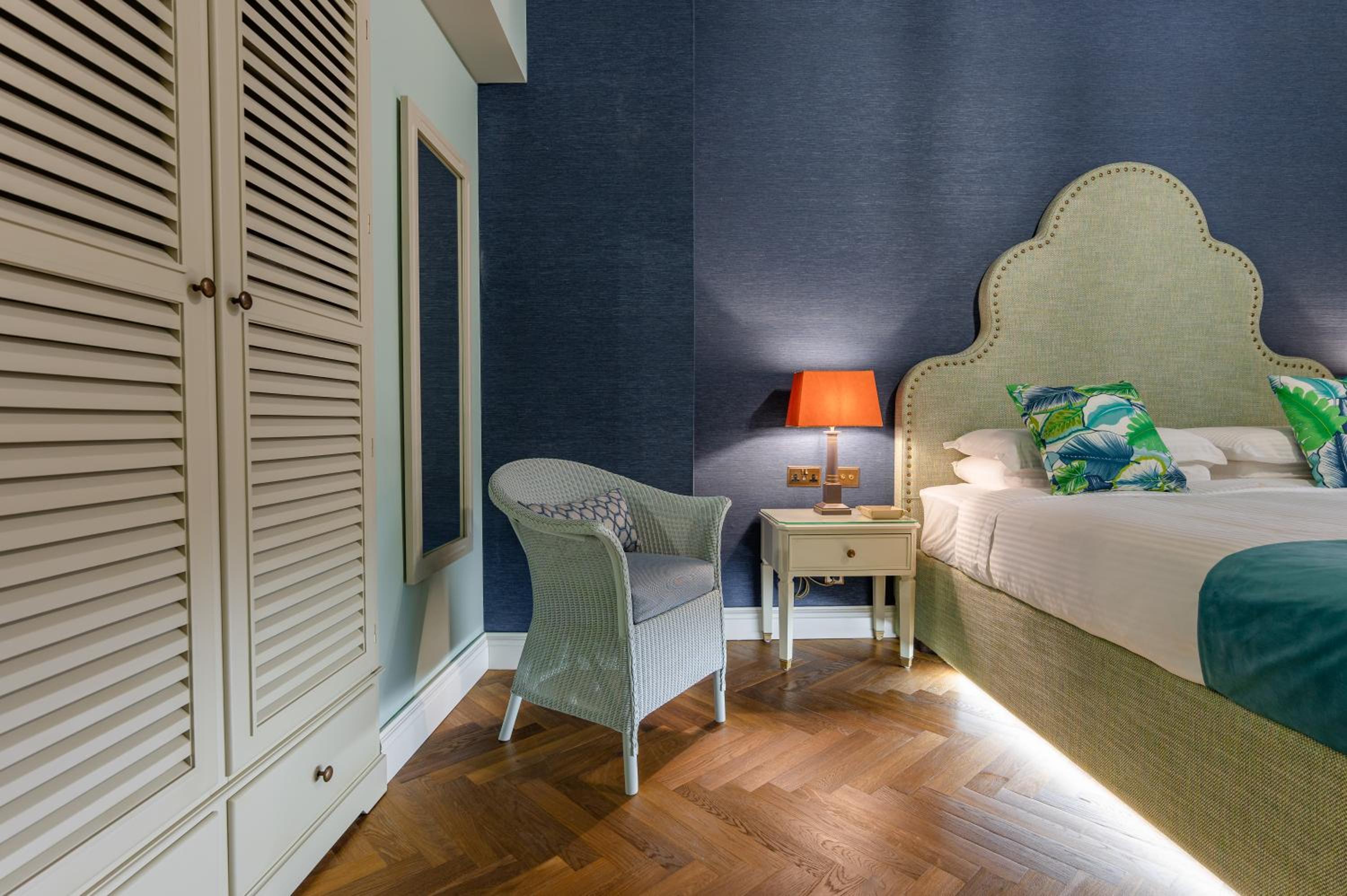 Executive Suite - Photo 3