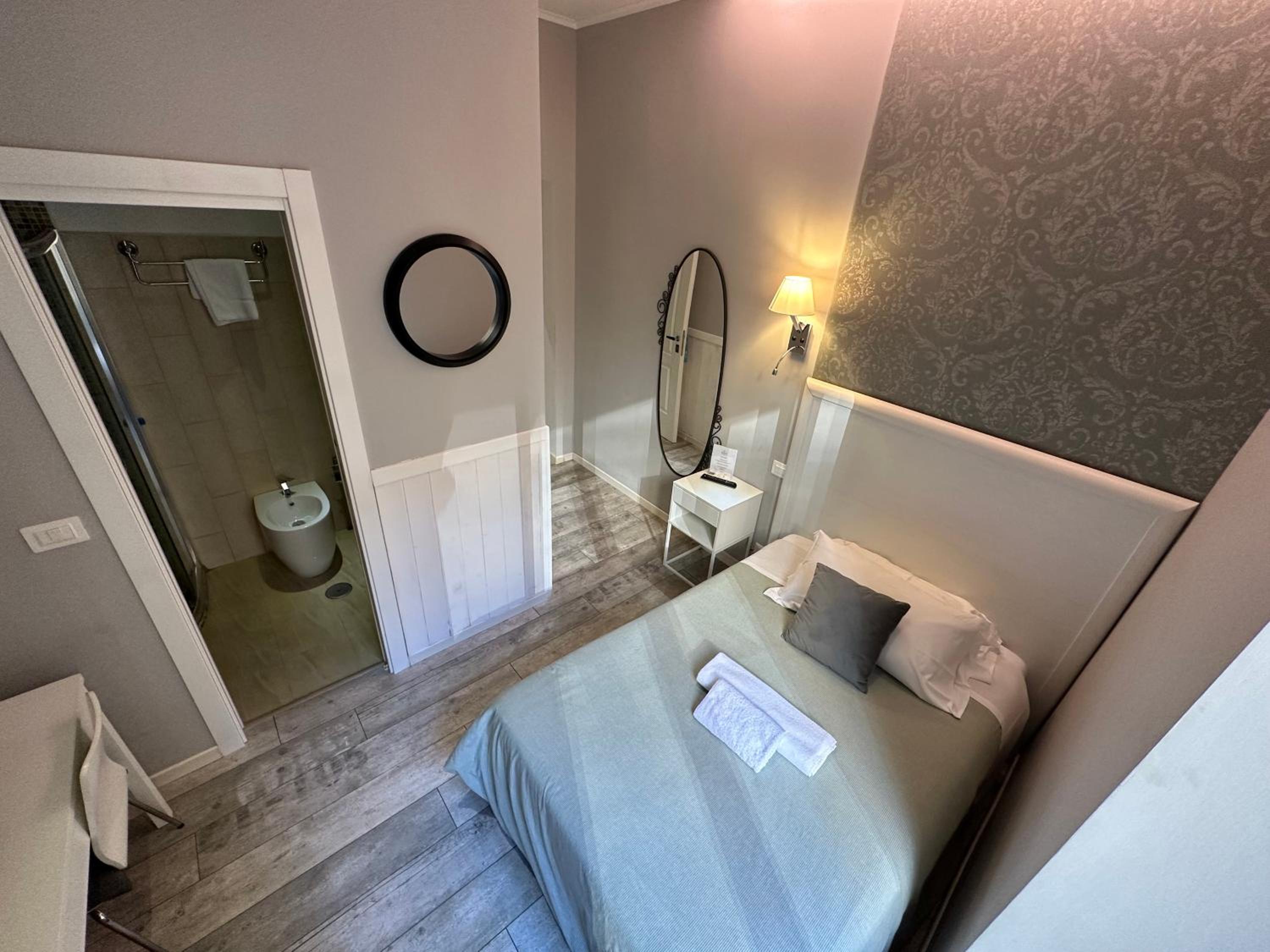 Single Room photo 2