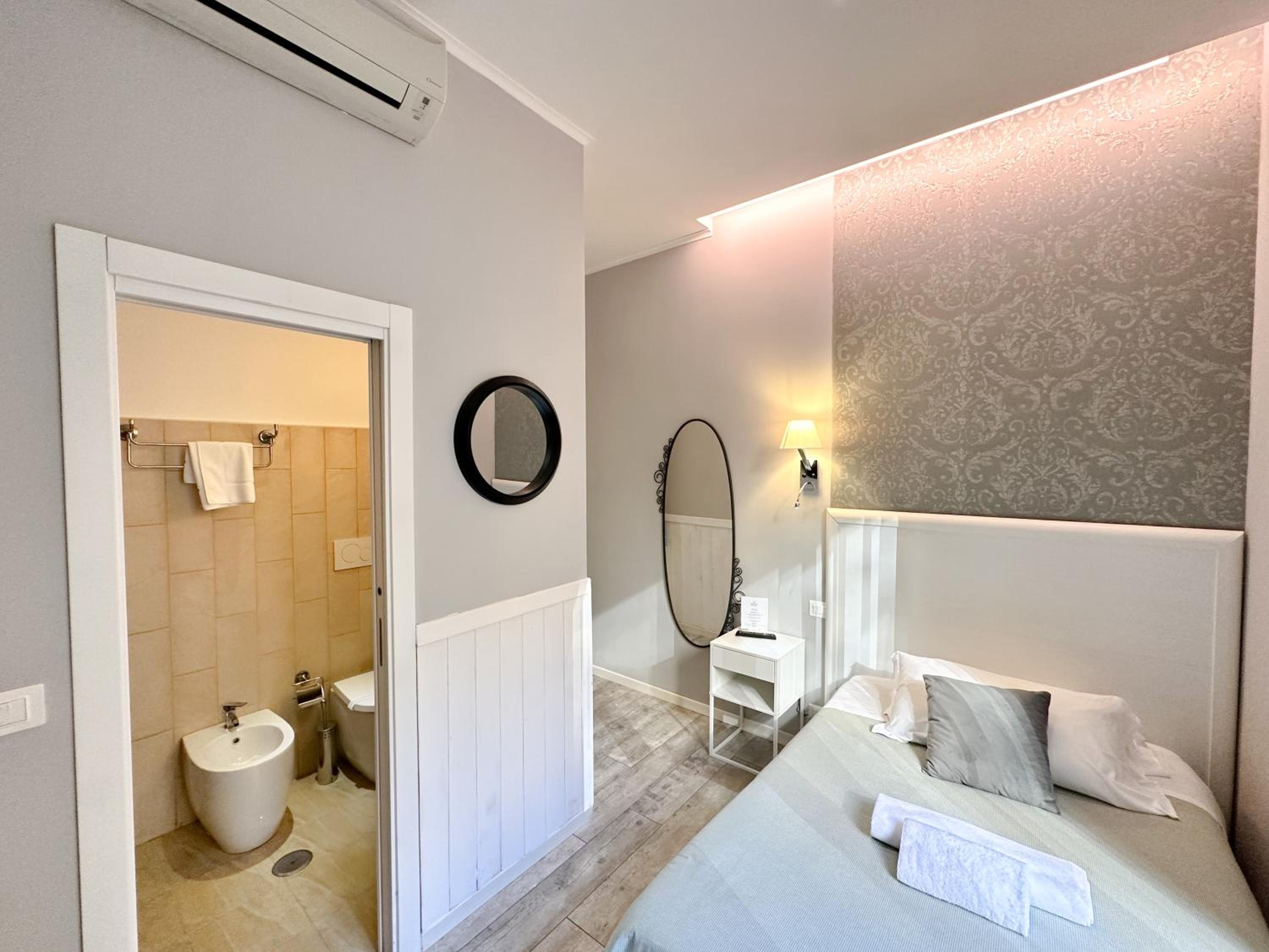 Single Room photo 3