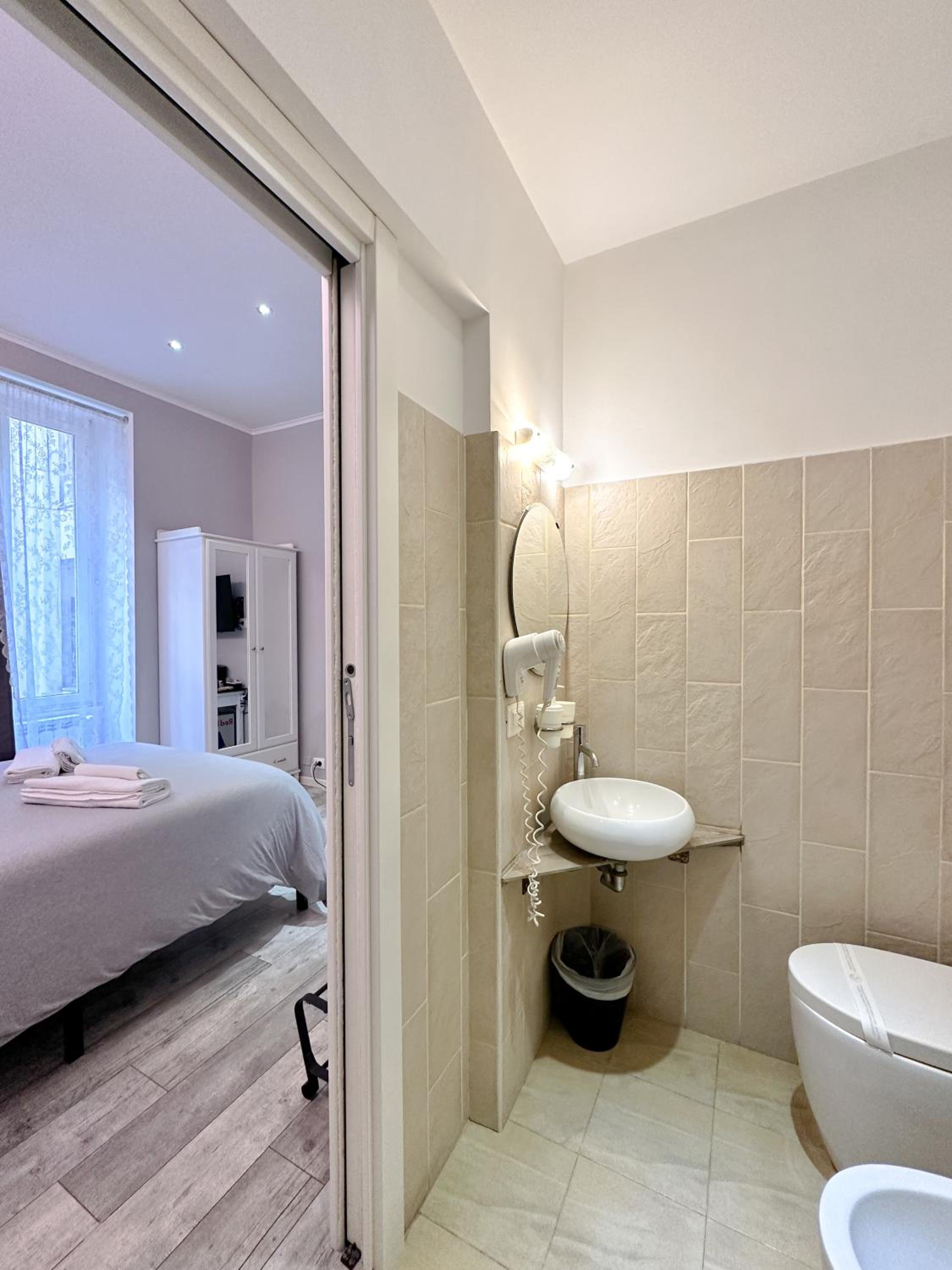 Economy Double Room photo 2