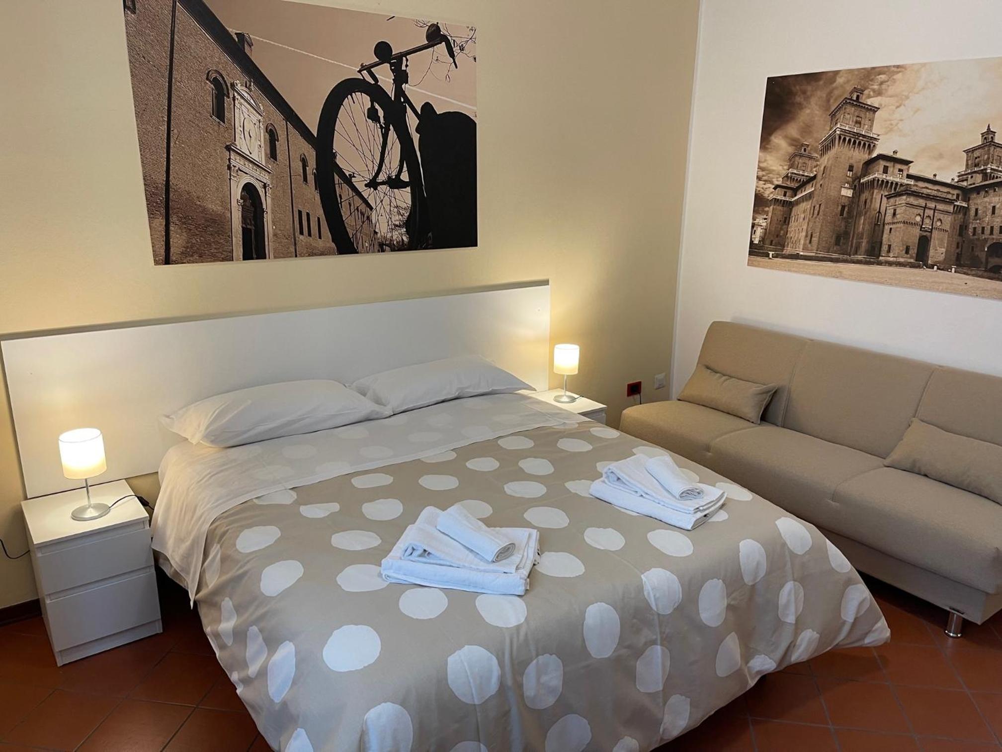 Double or Twin Room with Shared Bathroom photo 2