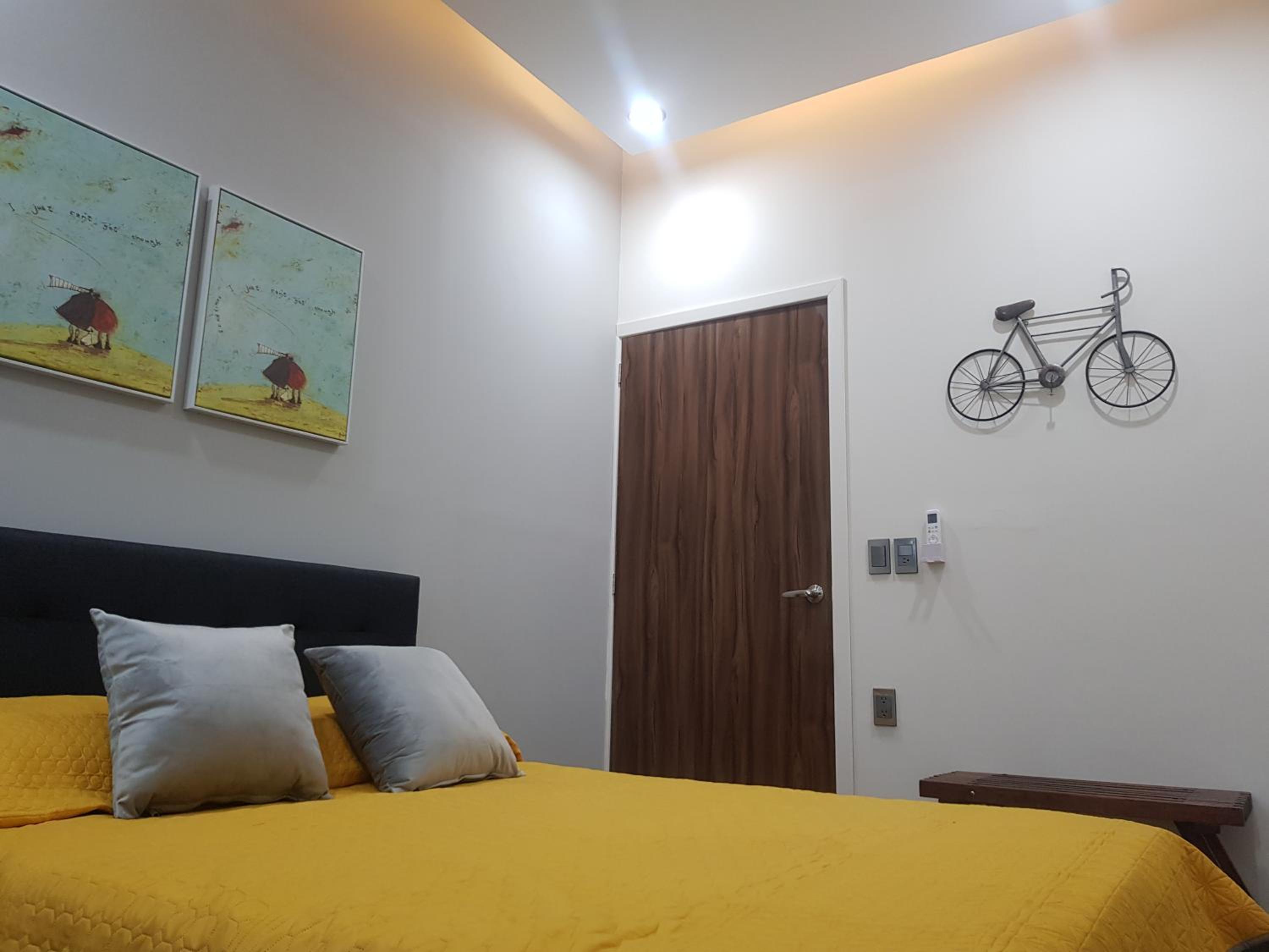 One-Bedroom Apartment photo 1