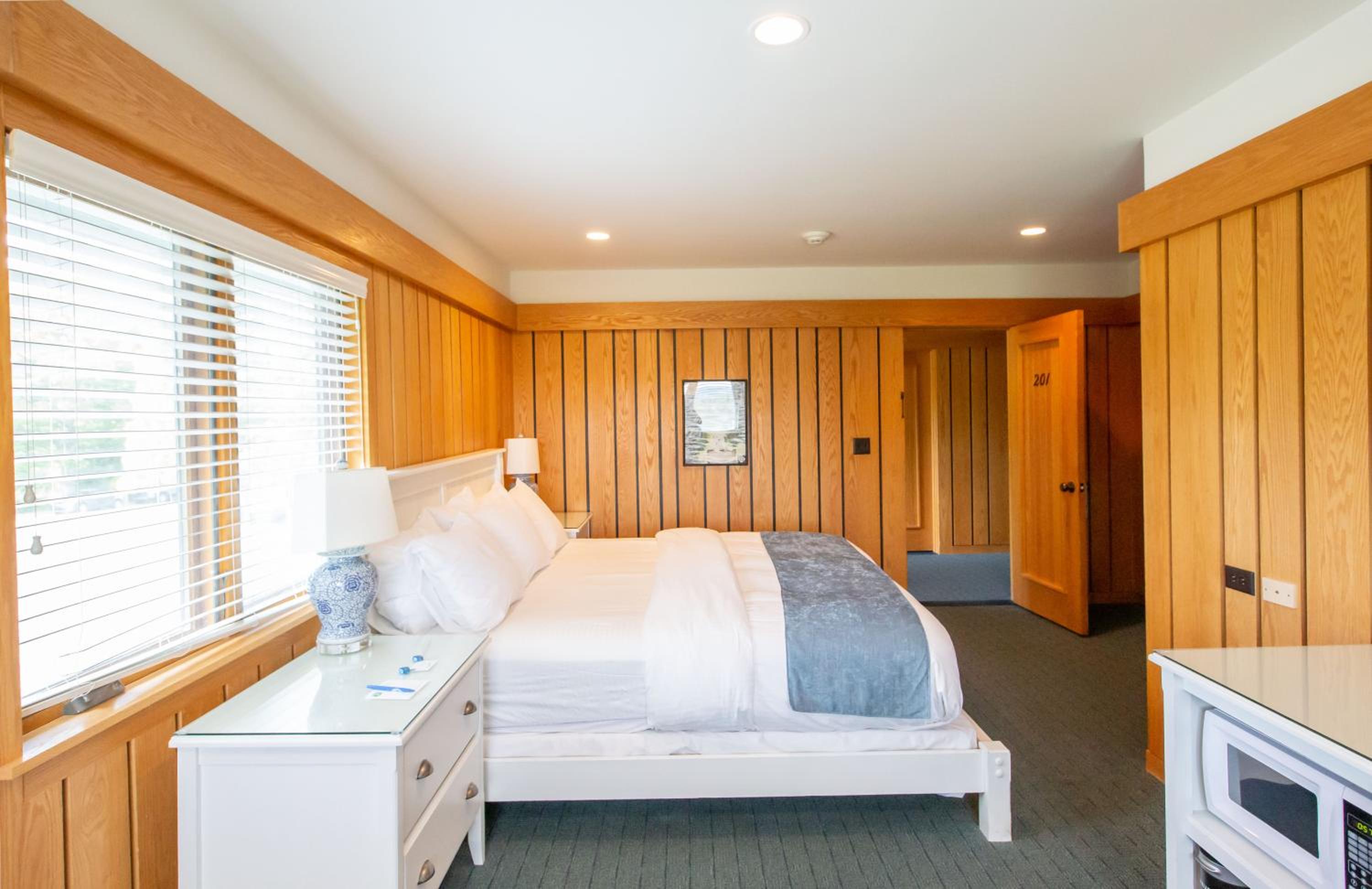 Deluxe King Room photo 3