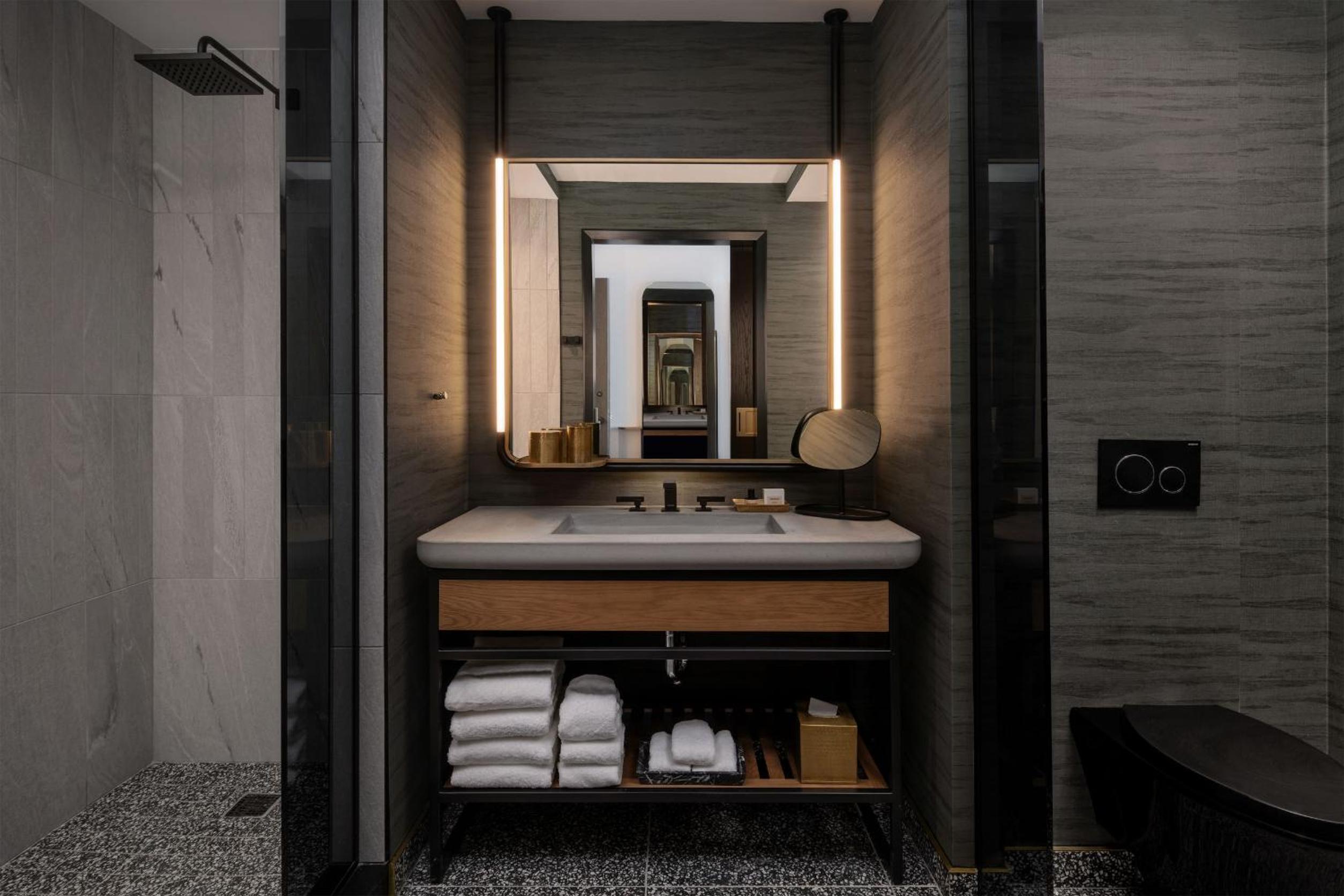 King Room with Pool View - Photo 6