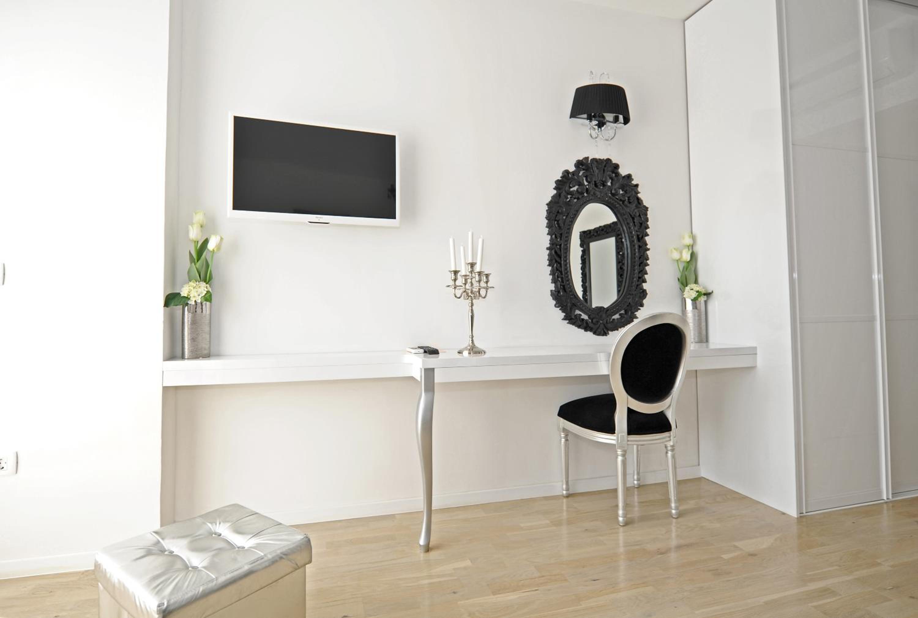 Double Room with Sea View - Photo 17