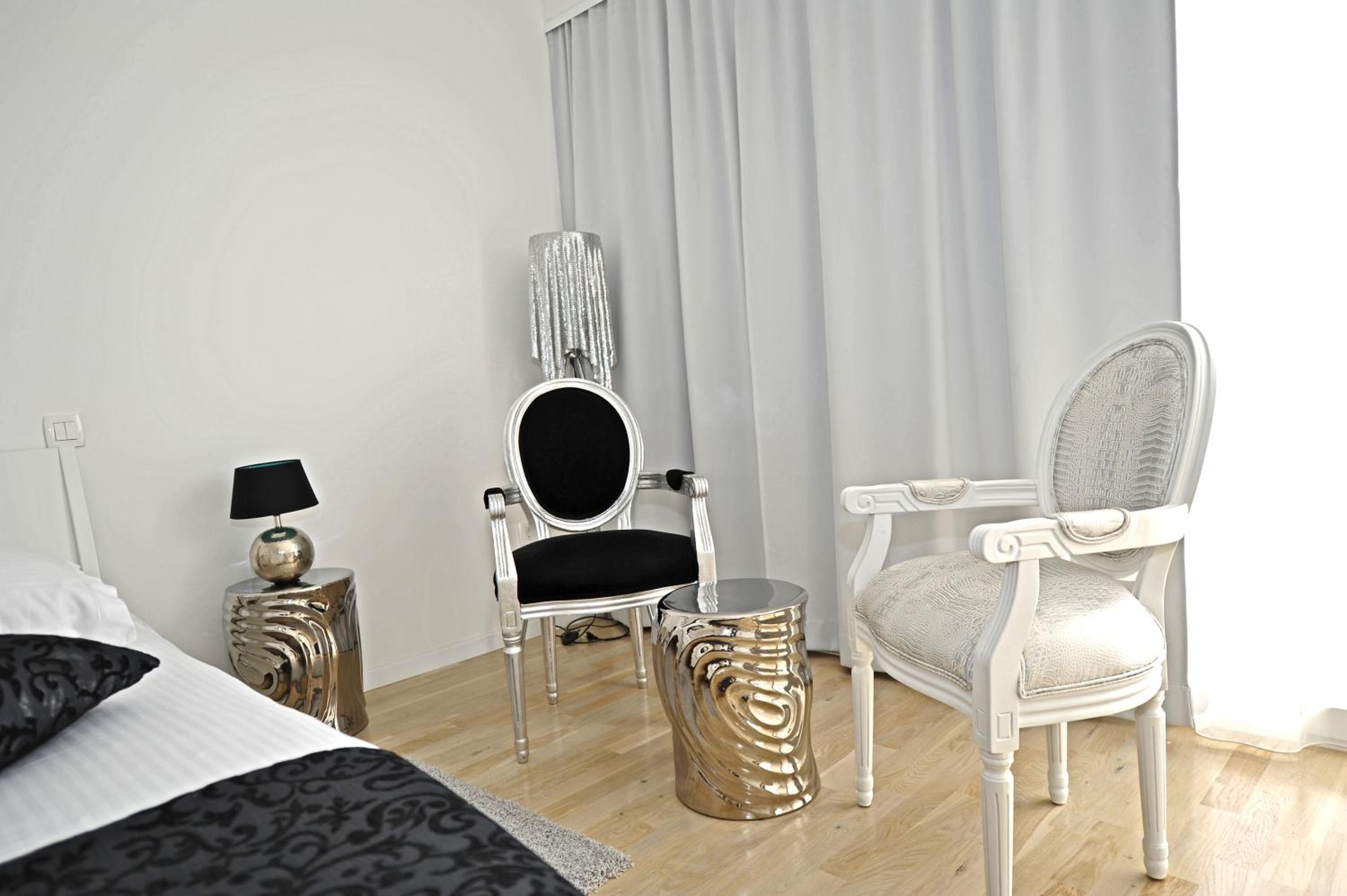 Double Room with Sea View - Photo 16