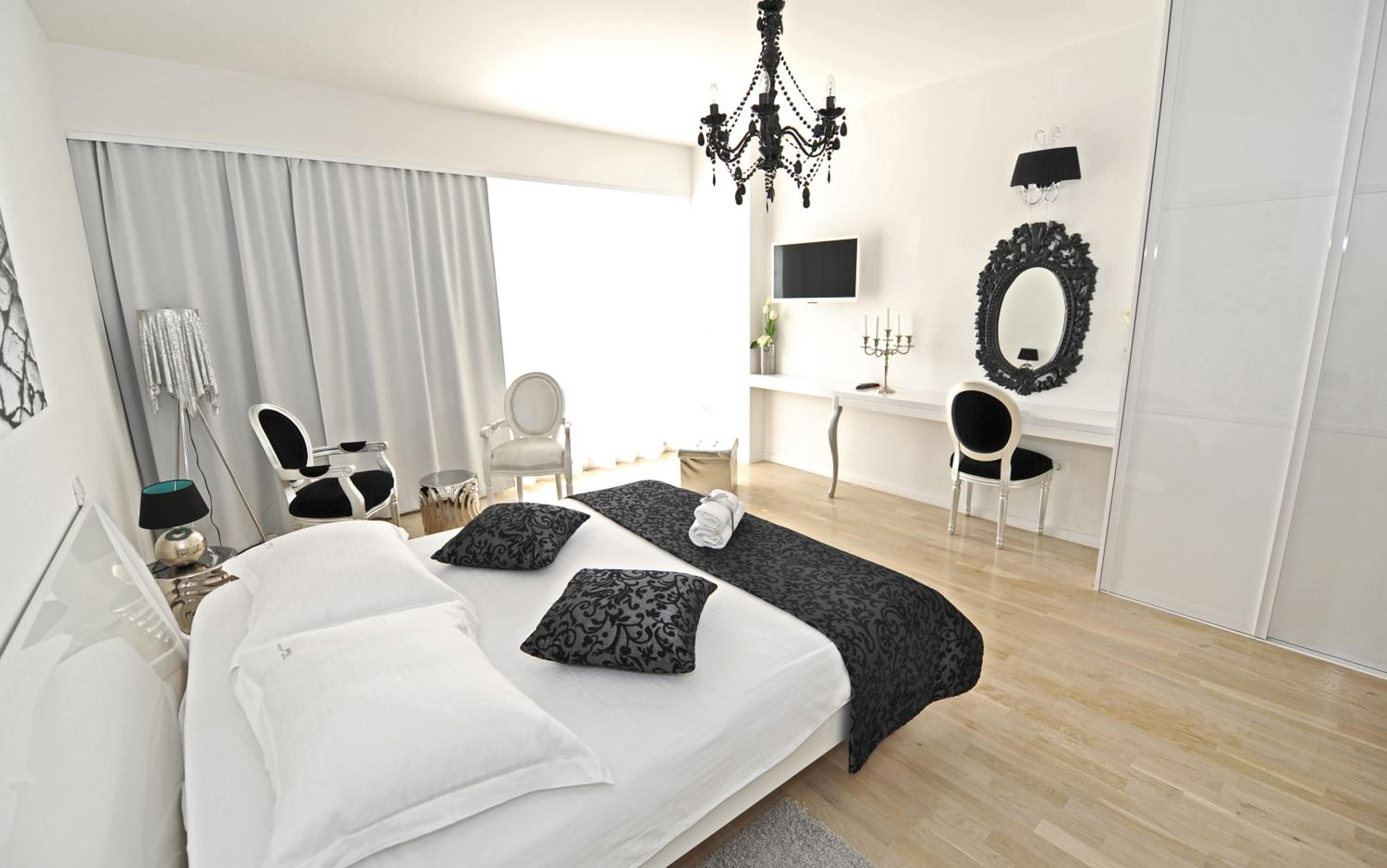 Double Room with Sea View - Photo 14