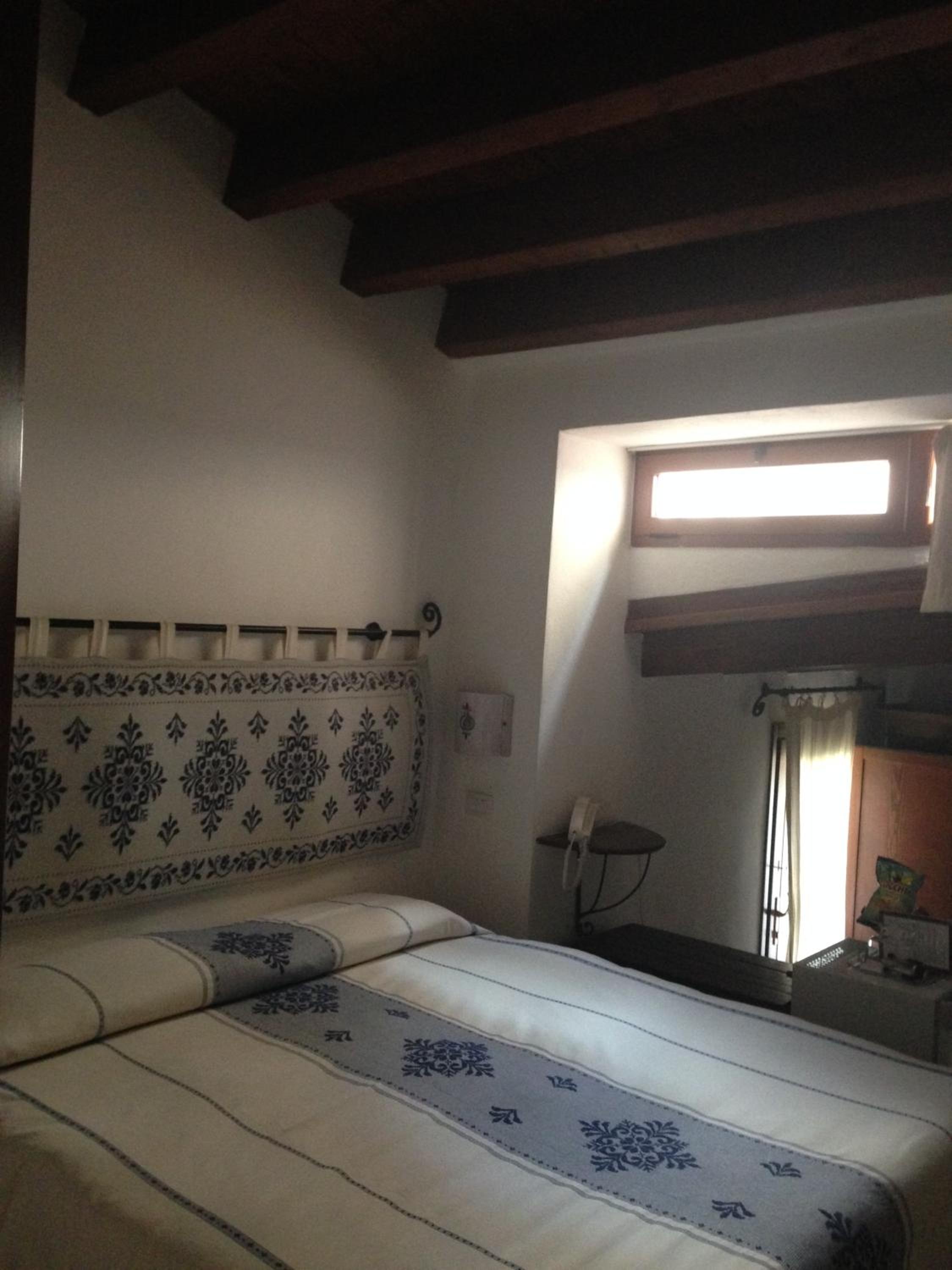 Double Room - Photo 11