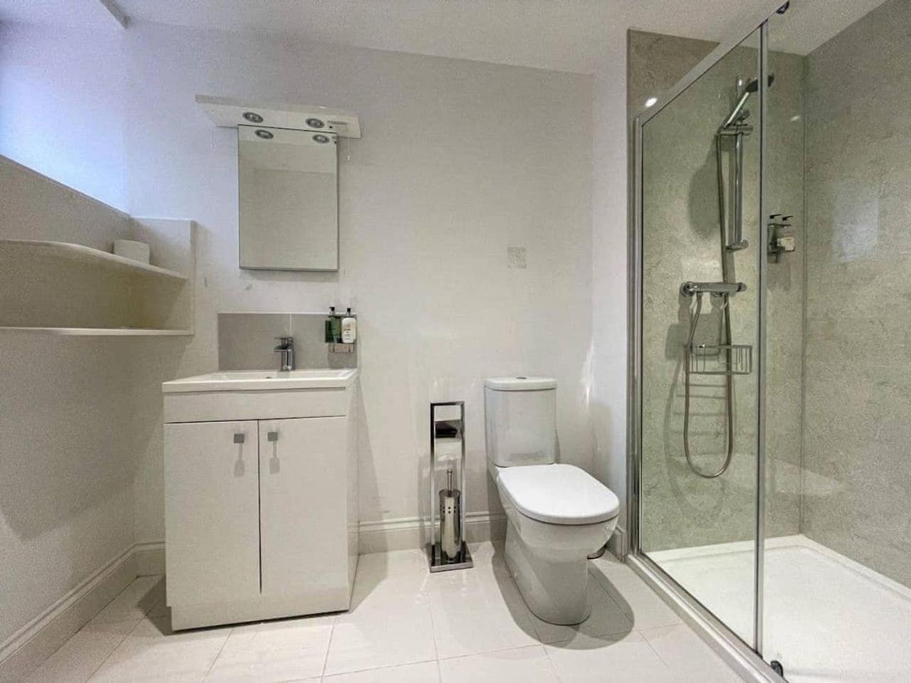 Four-Bedroom House photo 2