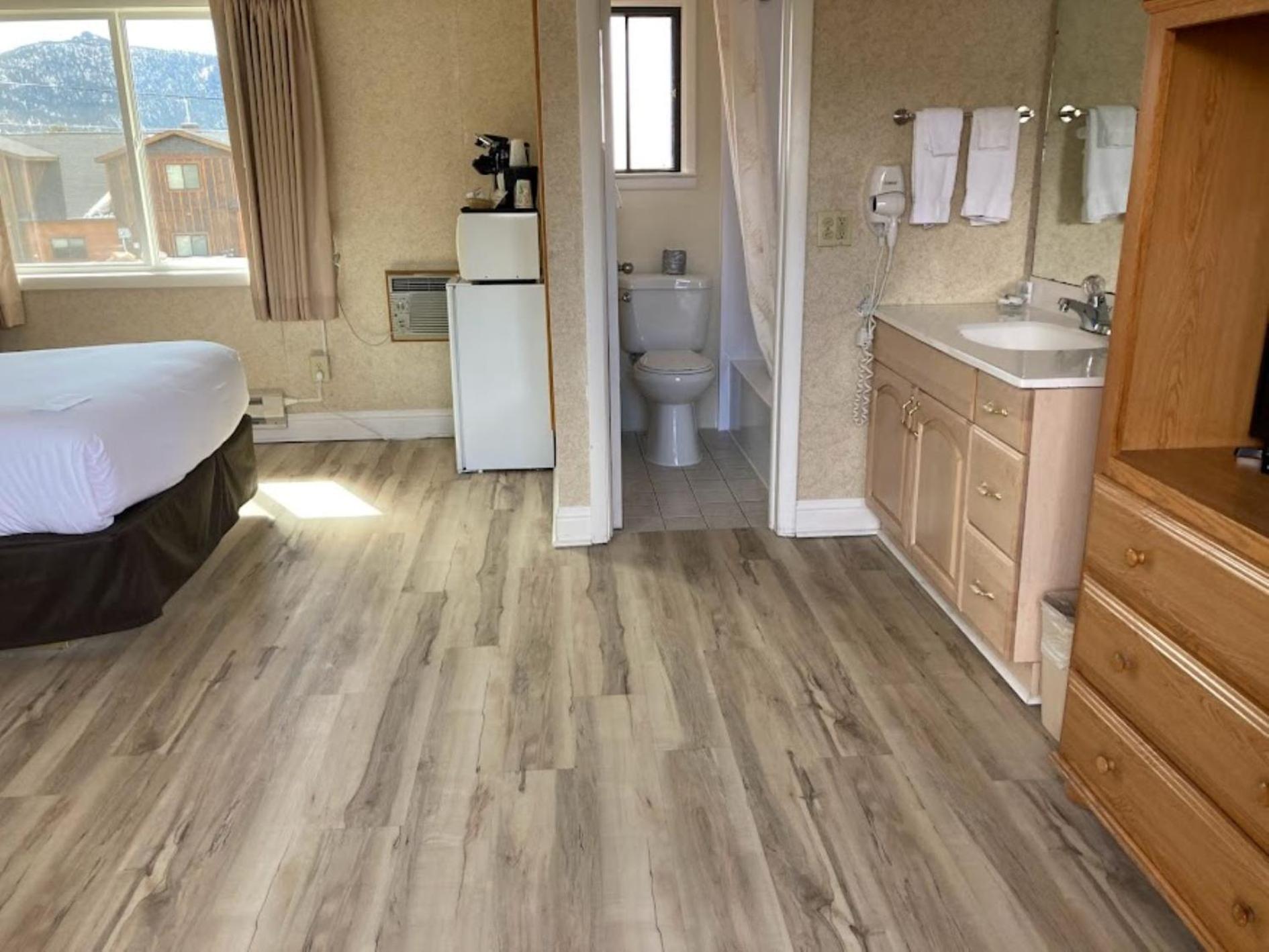 Double Room with Two Double Beds - Non-Smoking - Photo 6