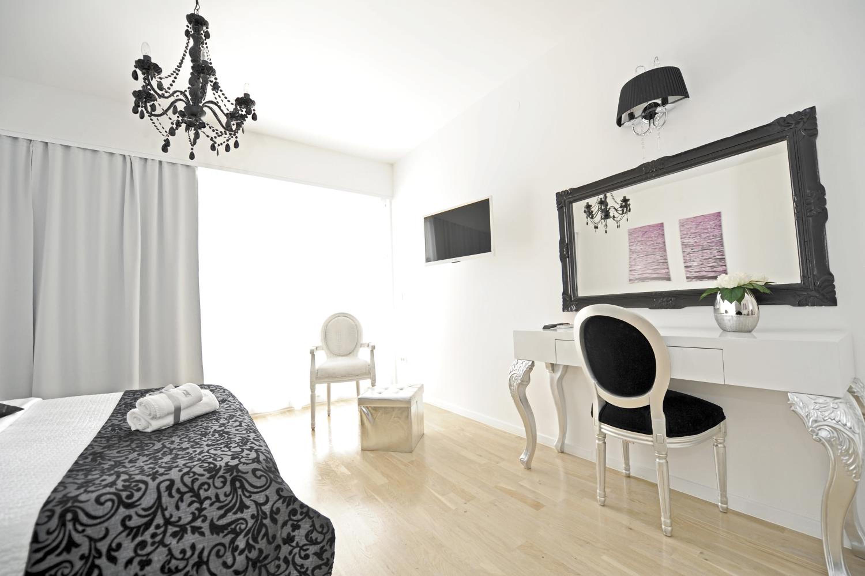 Double Room with Sea View - Photo 11
