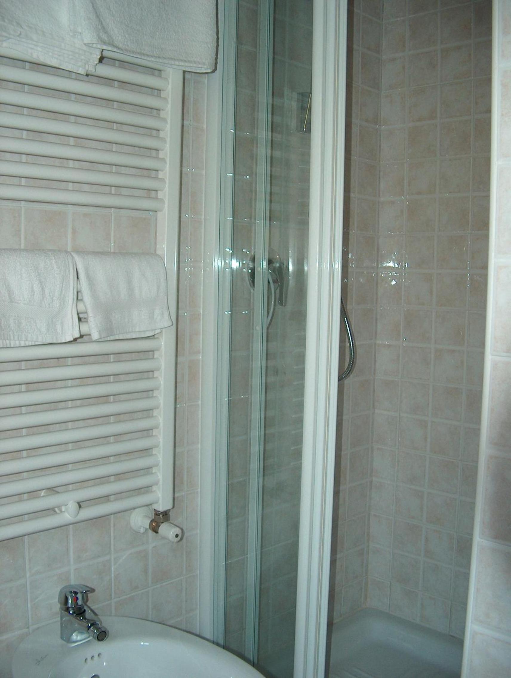 Double Room - Photo 17
