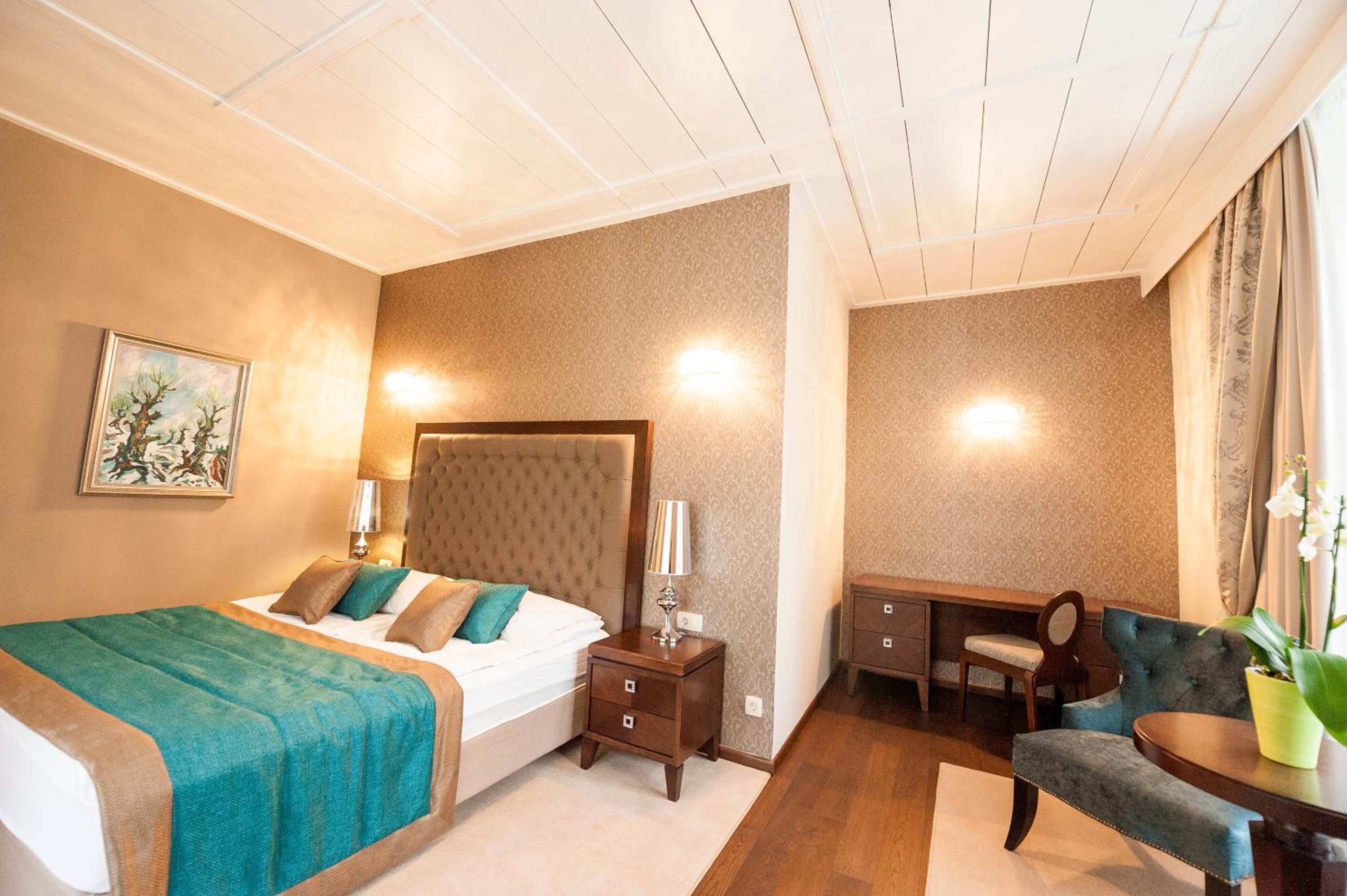 Premium Suite - Photo 5