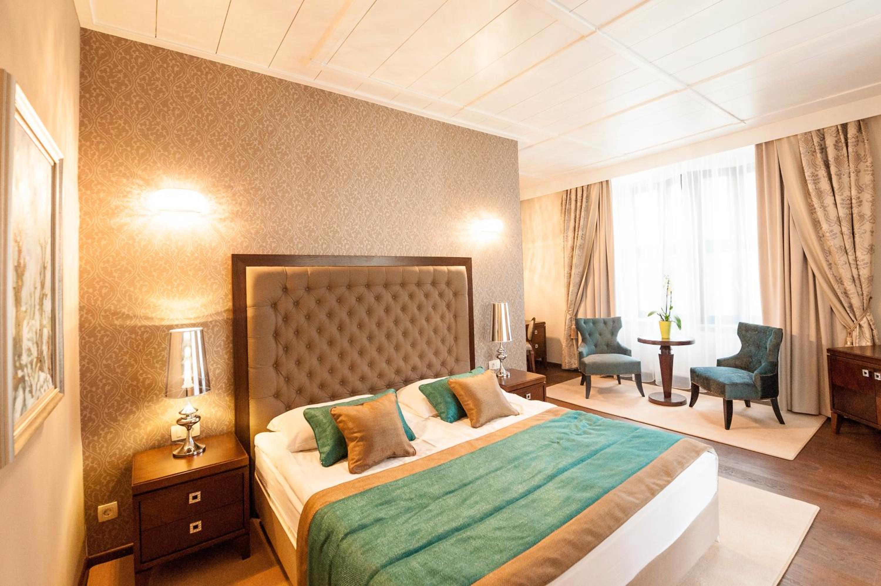 Premium Suite - Photo 1