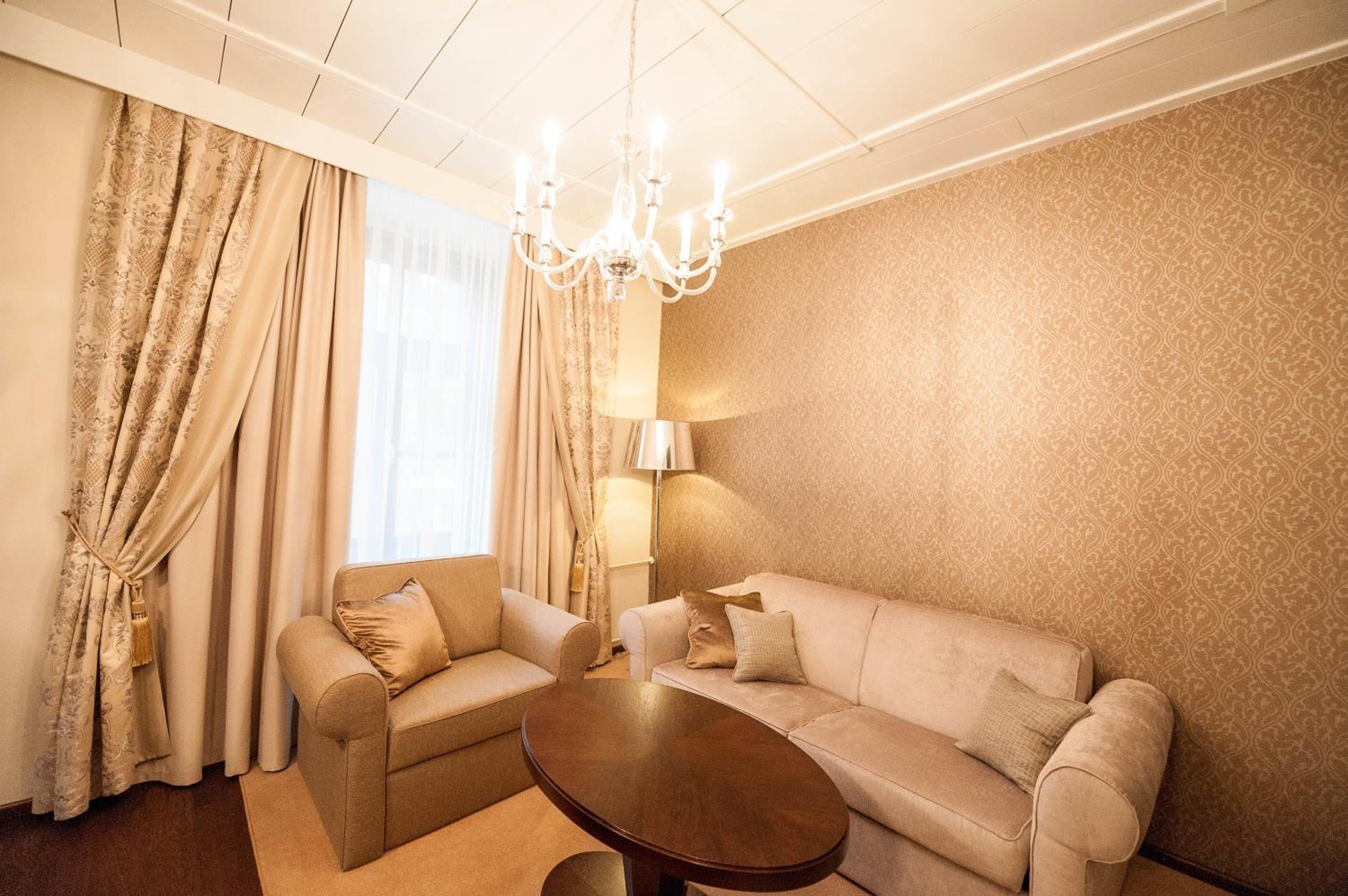 Premium Suite - Photo 2
