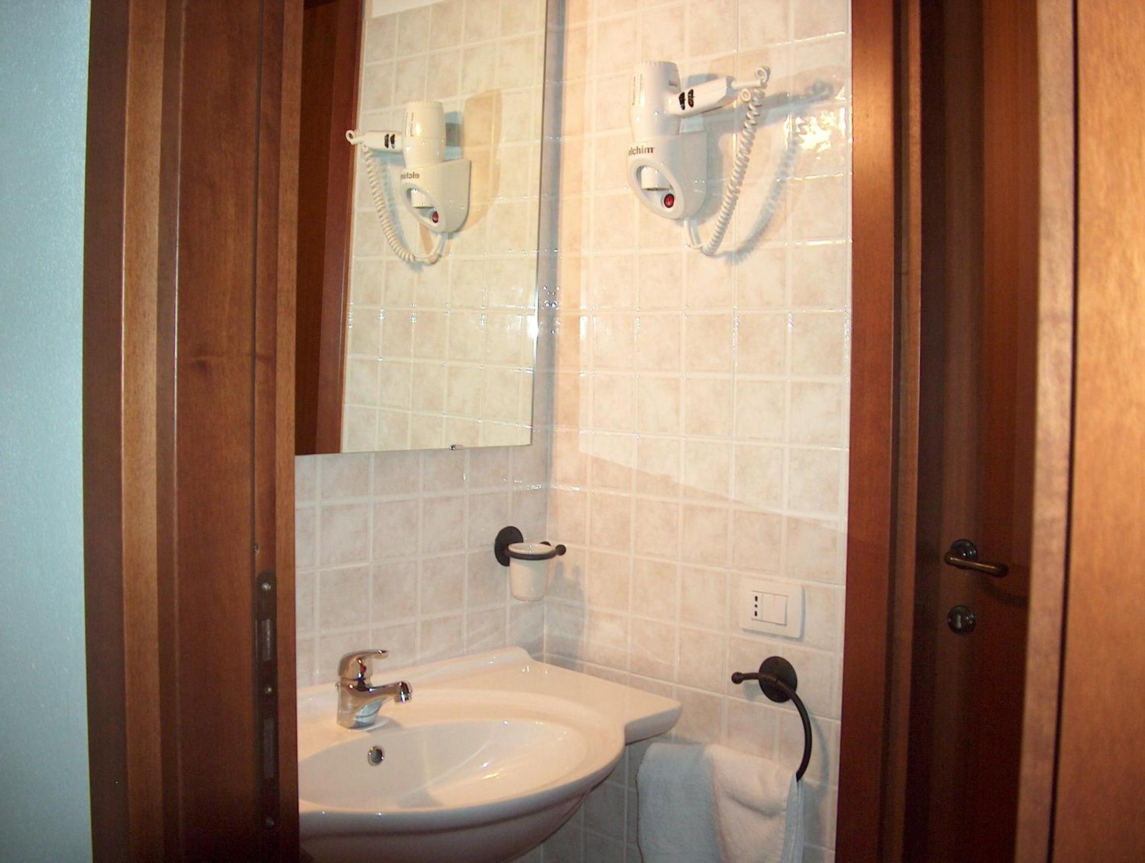 Double Room - Photo 14
