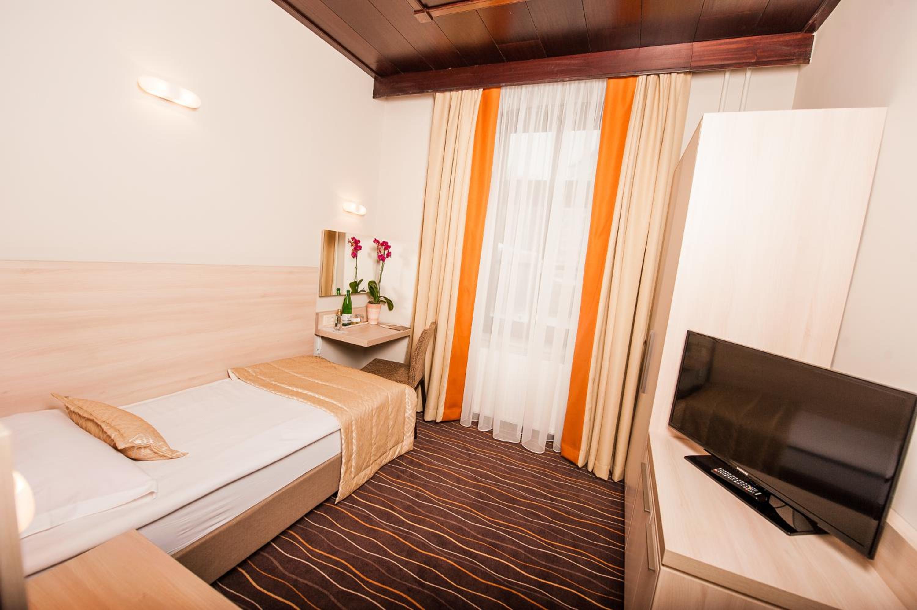 Single Room photo 3