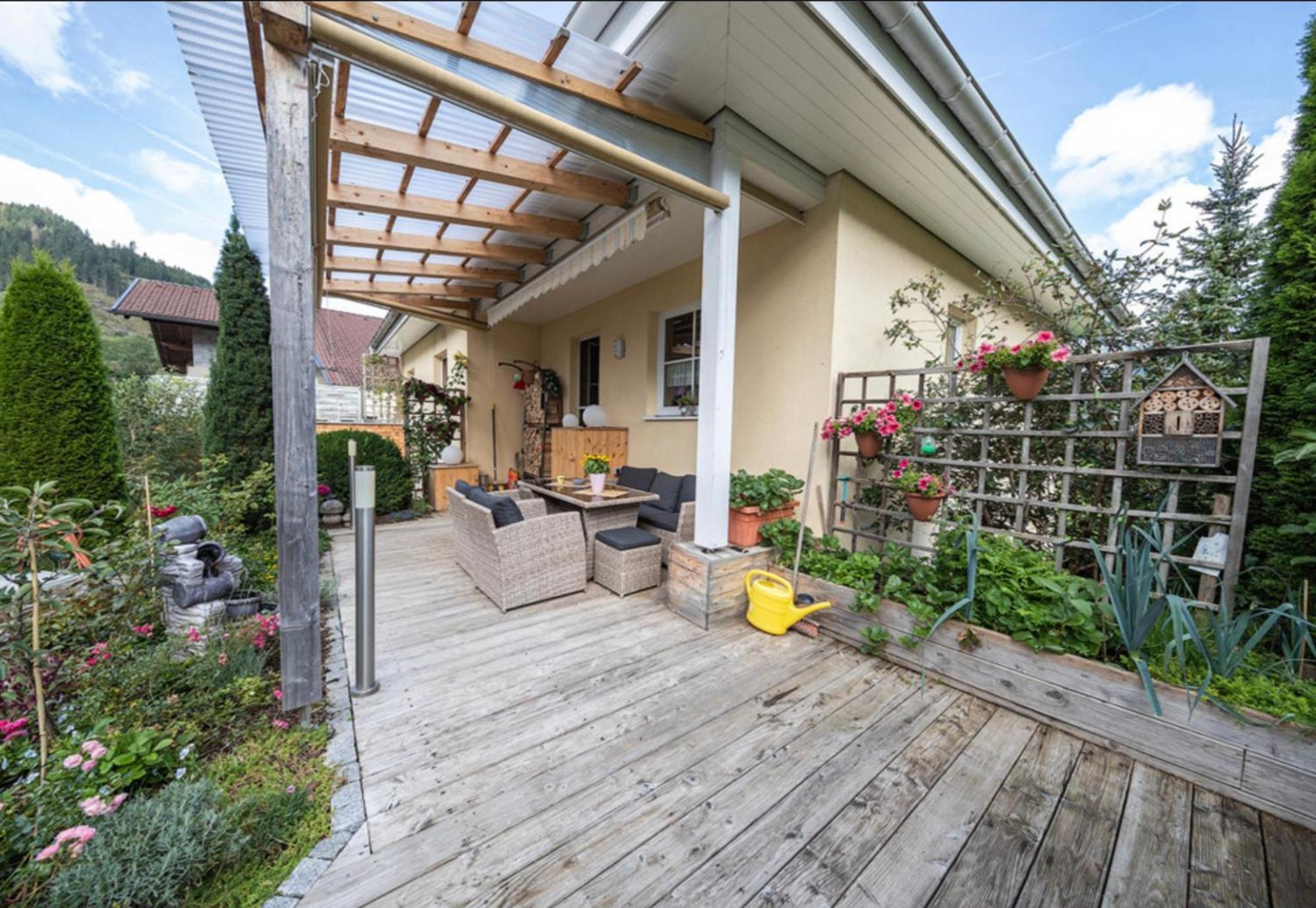 Deluxe Two-Bedroom Apartment with Garden View photo 2