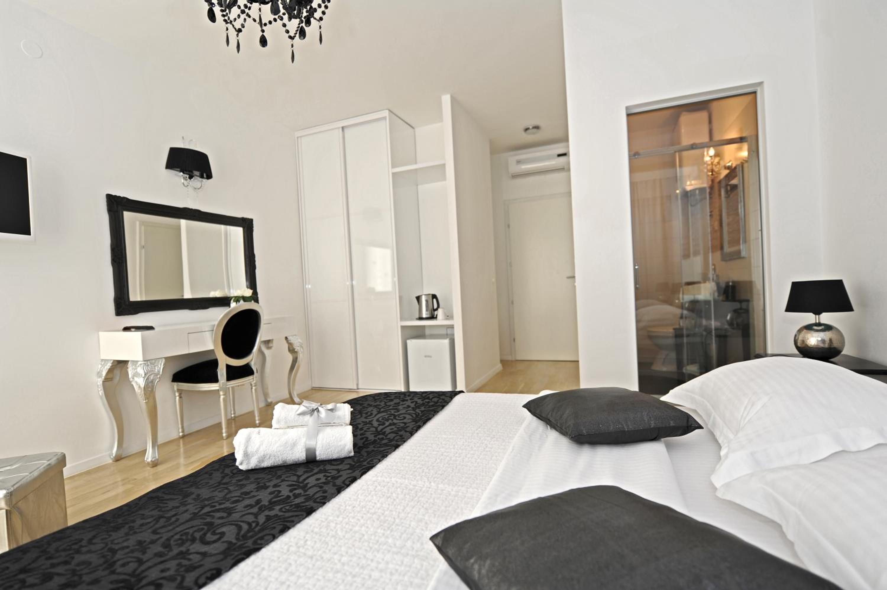 Double Room with Sea View - Photo 13