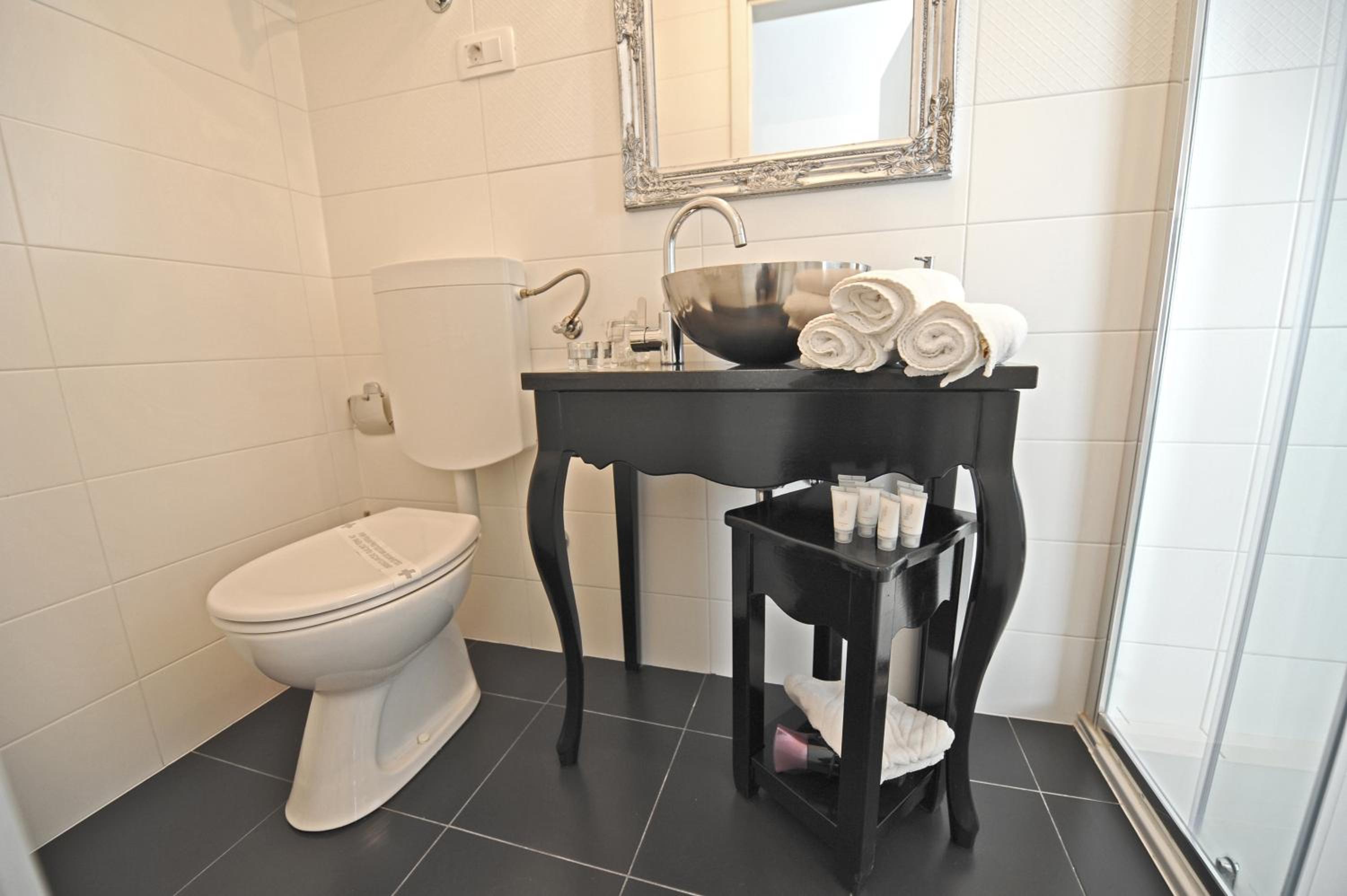 Double Room with Sea View - Photo 19
