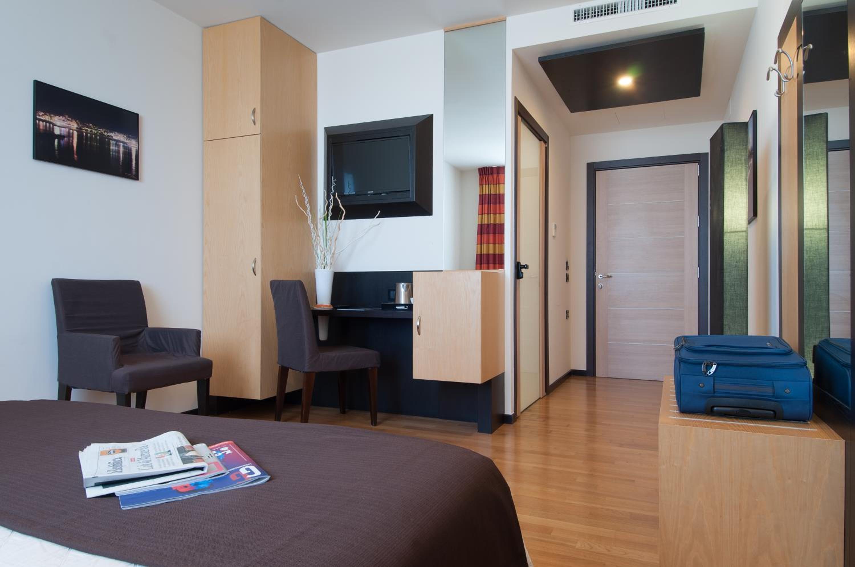 Double or Twin Room - Photo 21