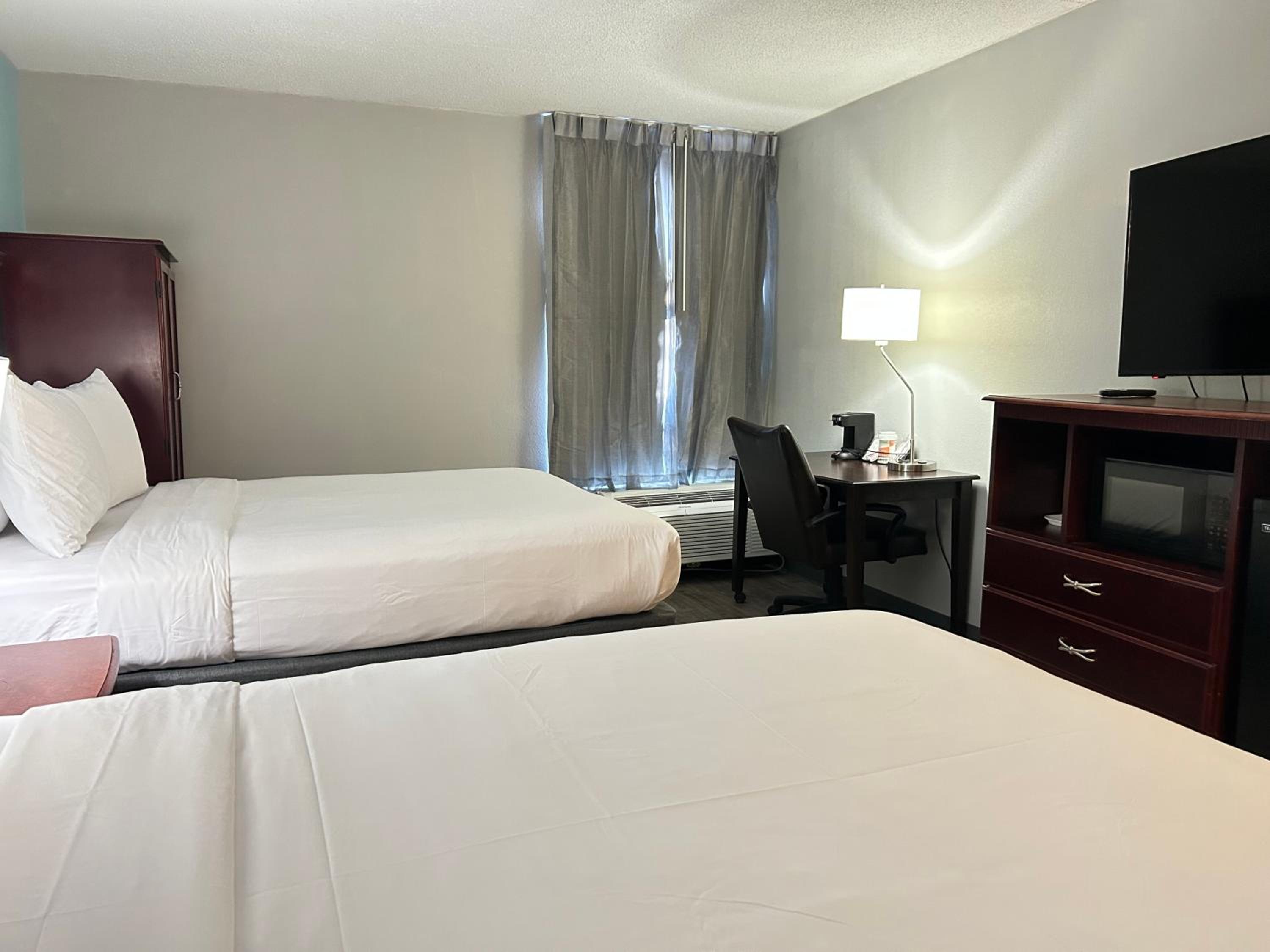 Double Queen Room - Photo 3