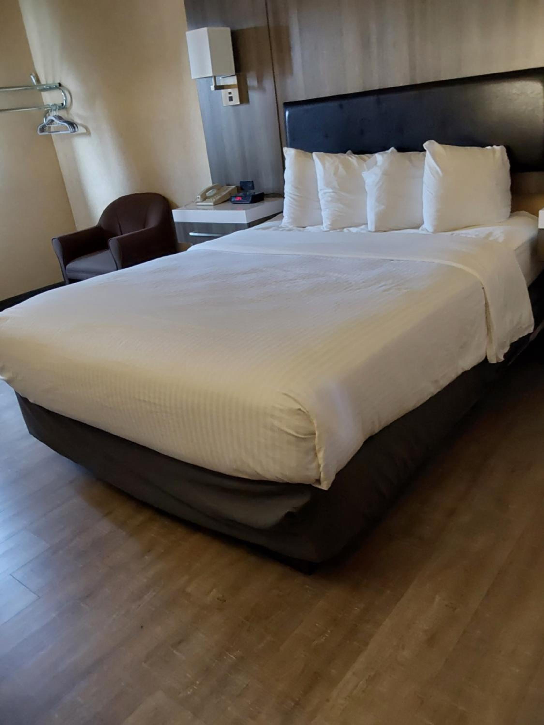 Queen Room - Photo 2