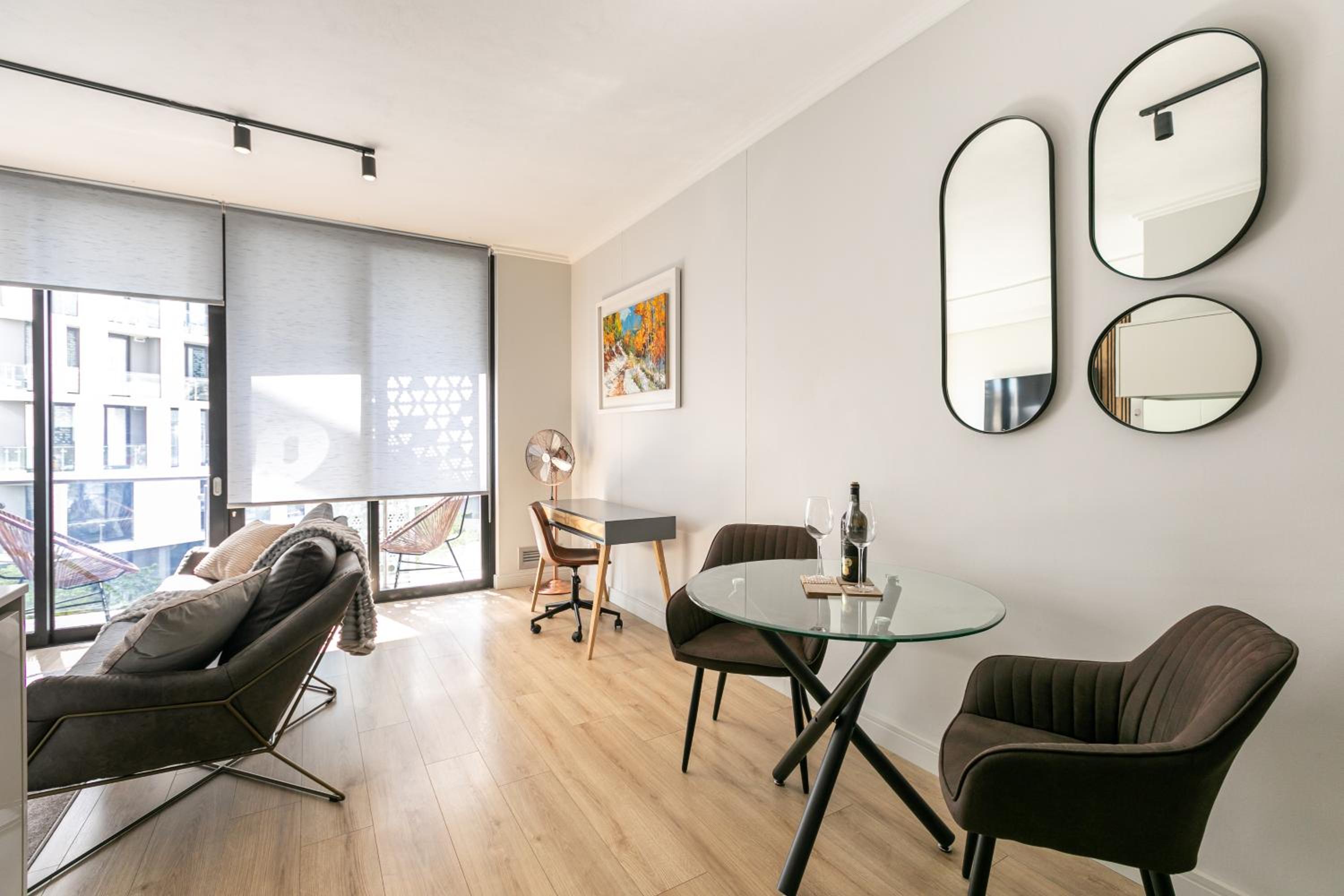 One-Bedroom Apartment photo 2