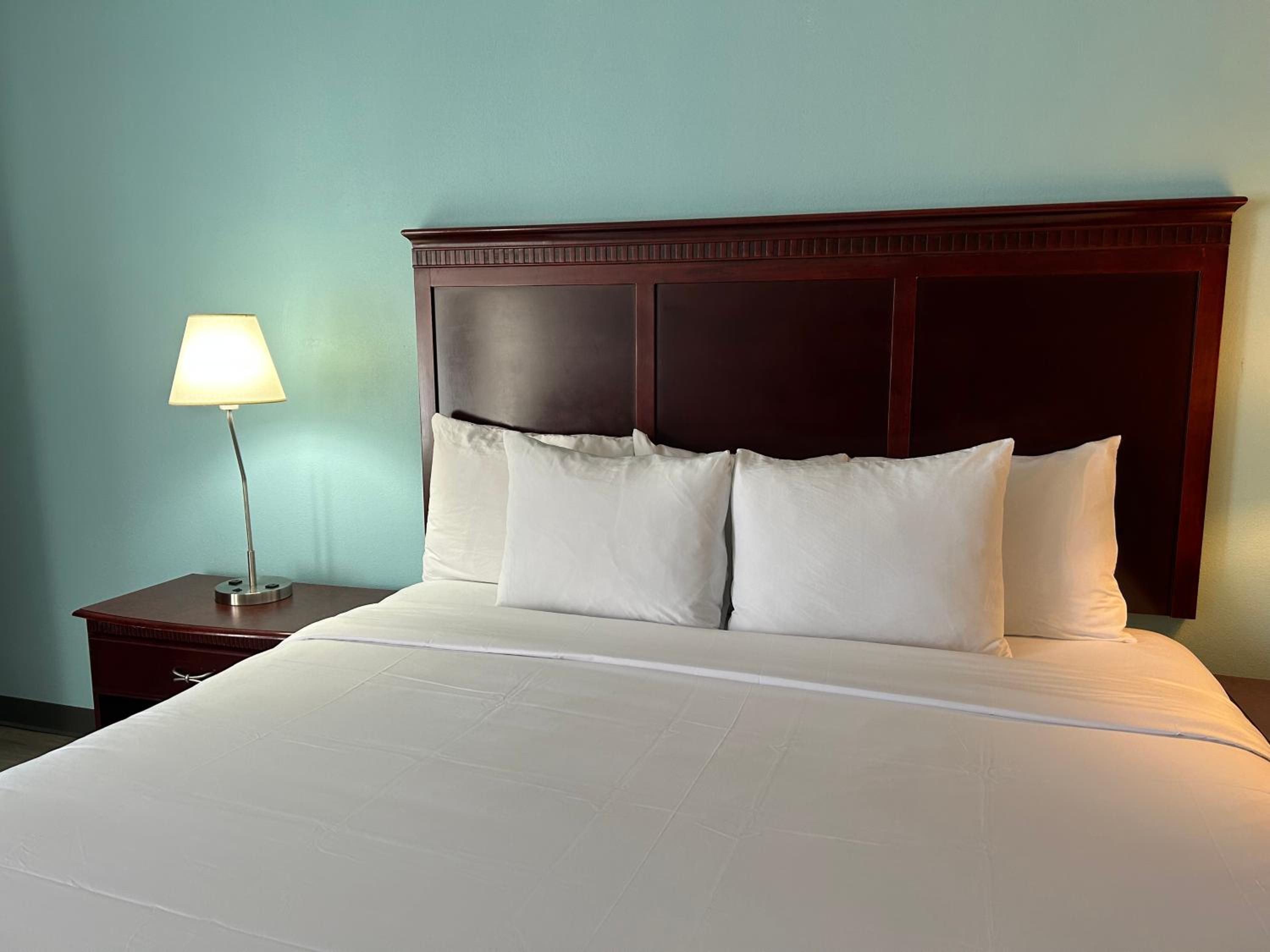 Double Queen Room - Photo 7