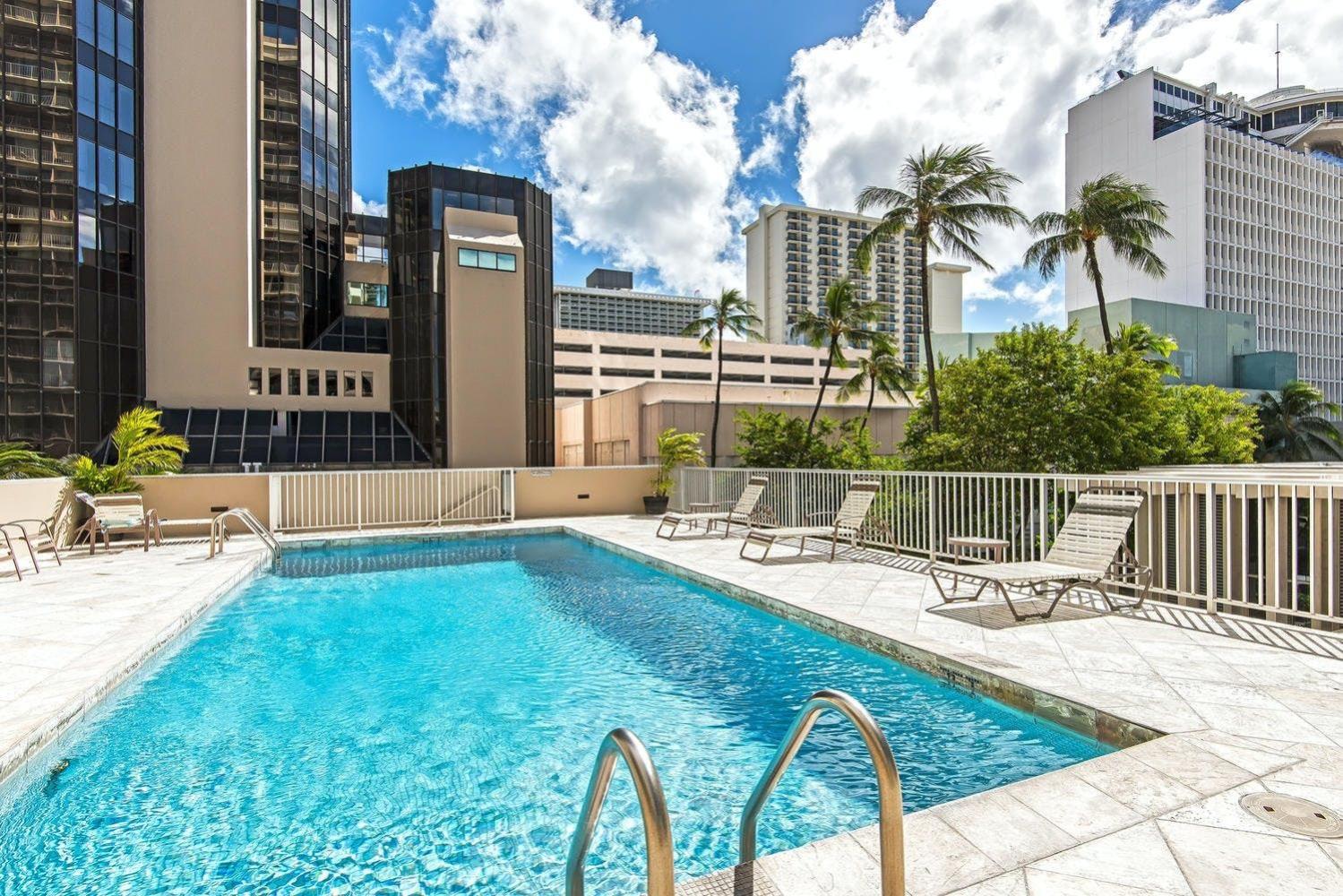 Marine Surf Waikiki: activities & amenities photo