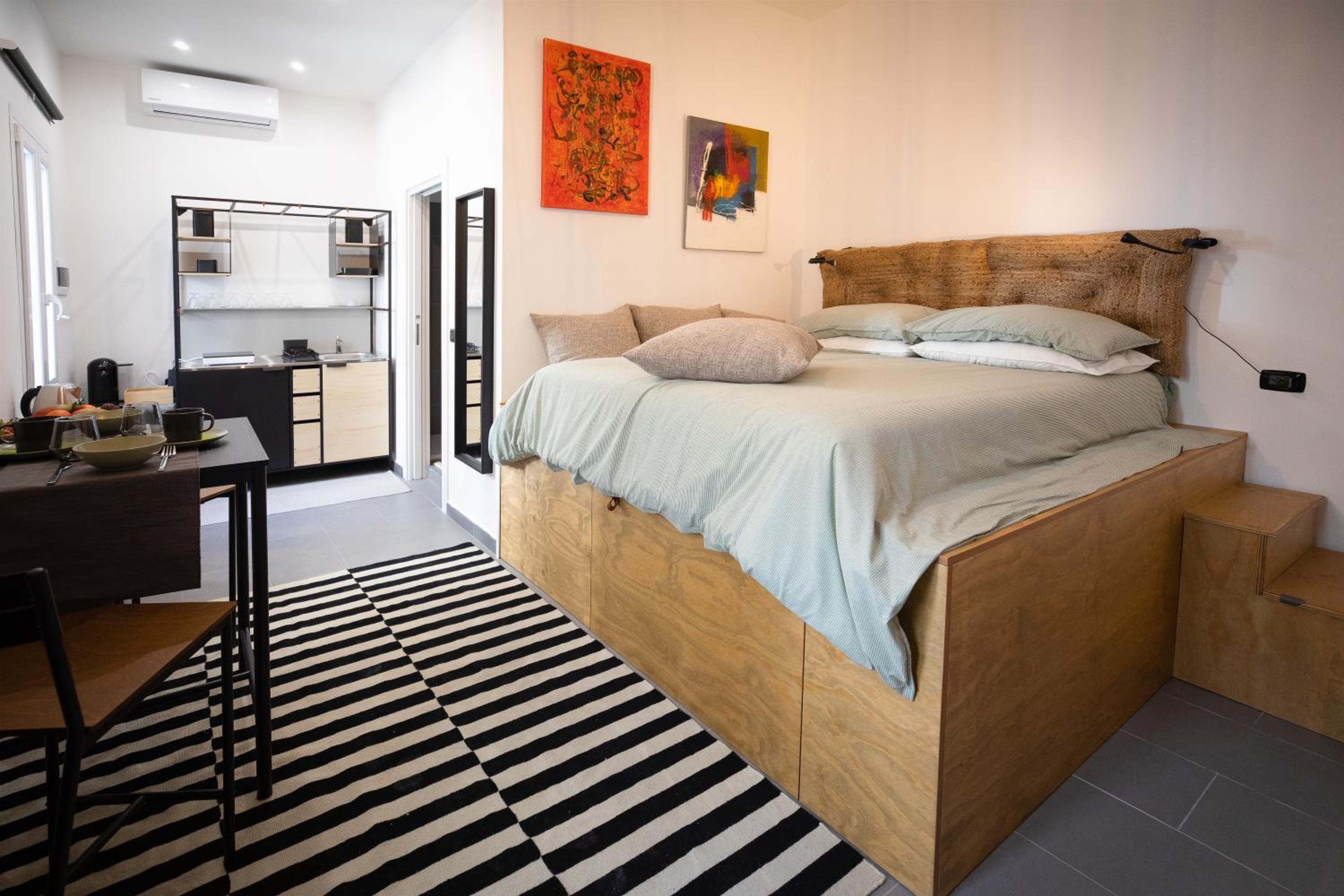 One-Bedroom Apartment