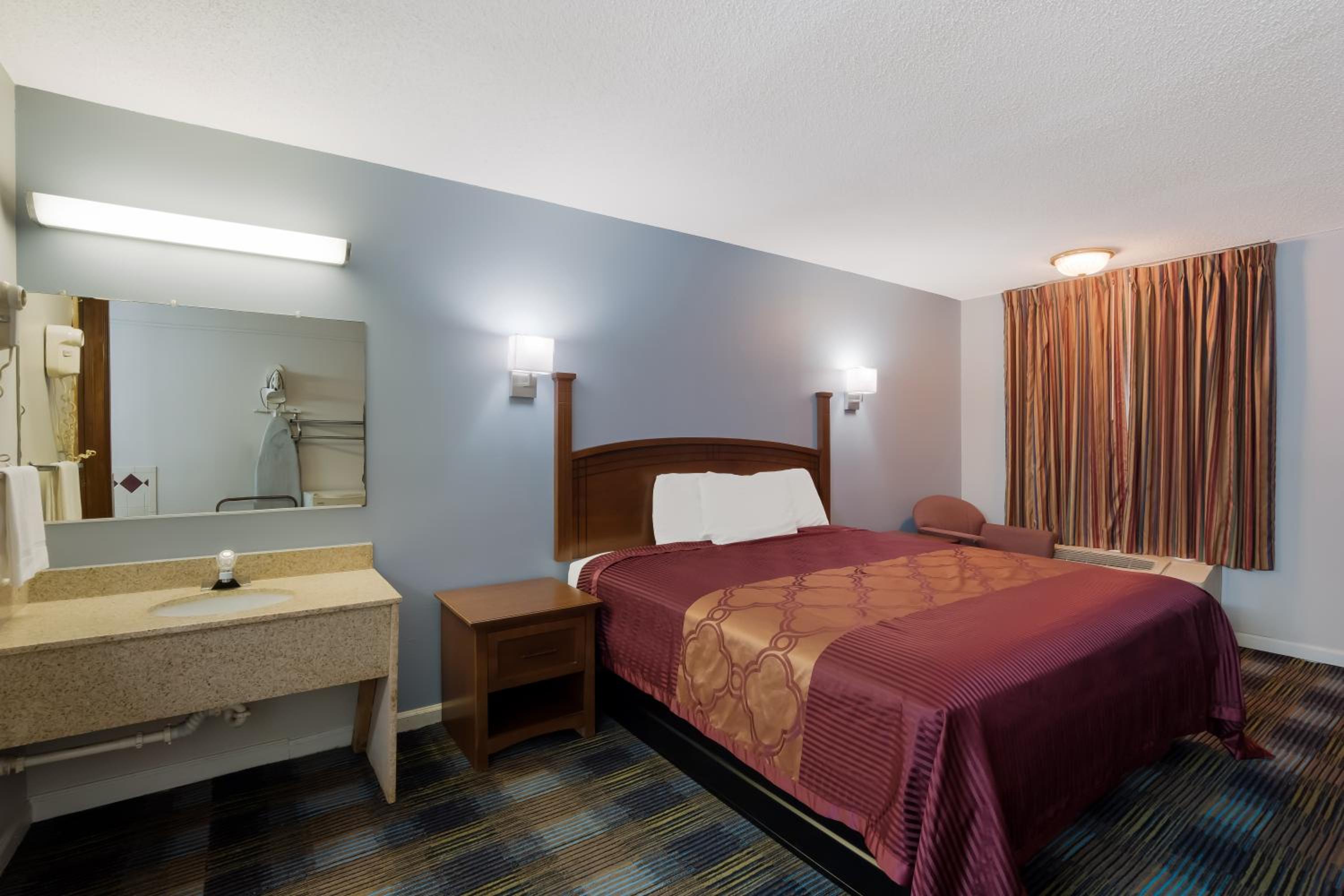 King Room with Tub - Non Smoking - Photo 3