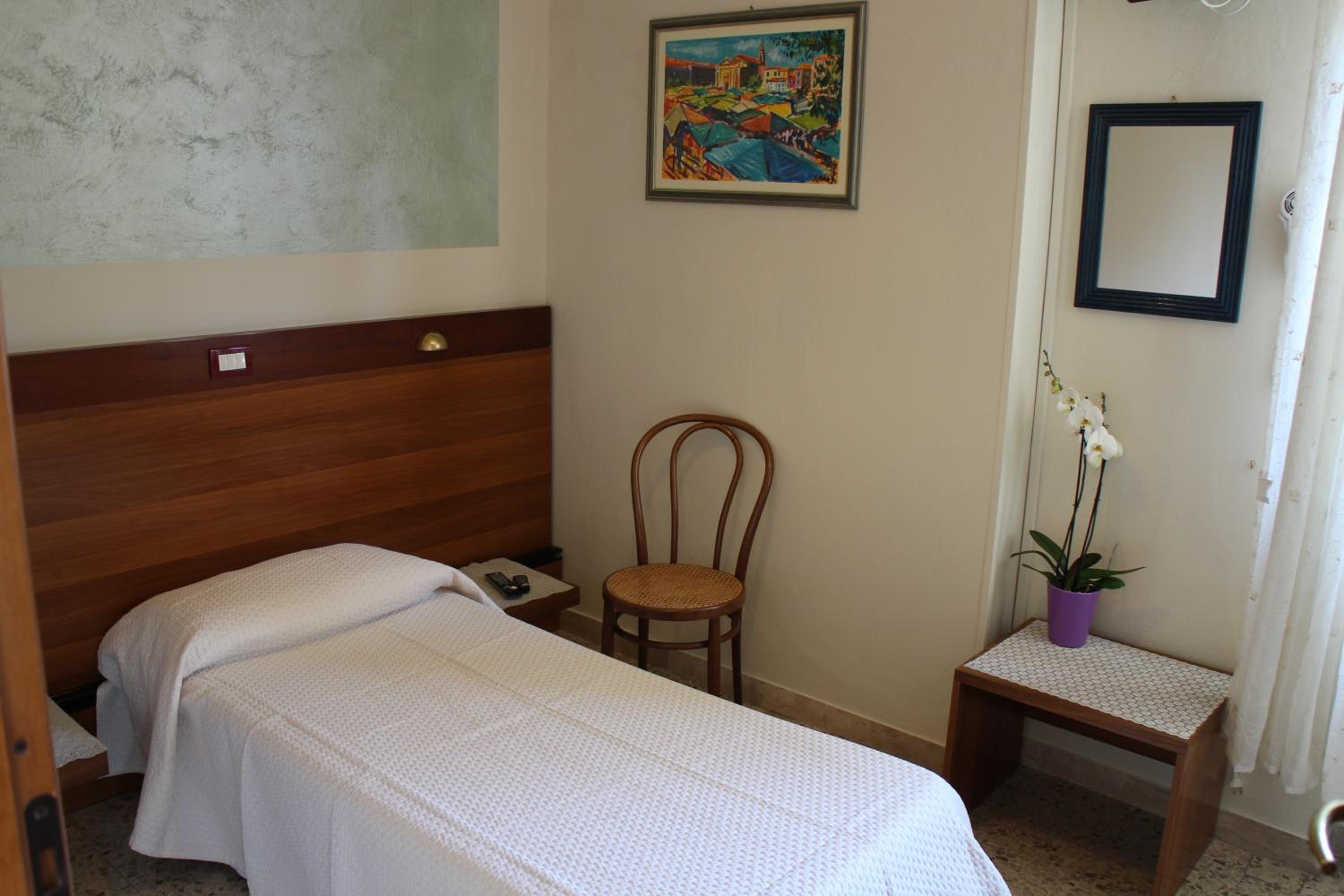 Single Room photo 3