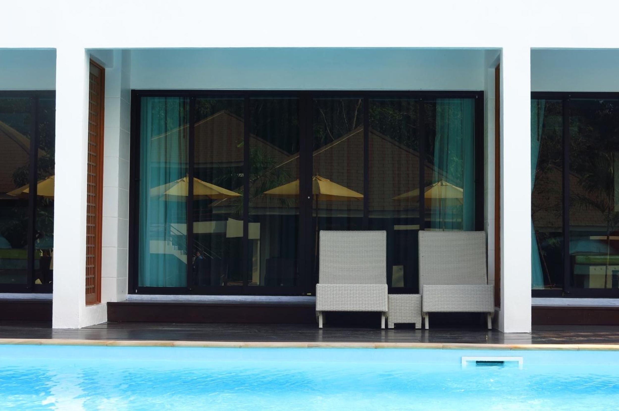 King Room with Pool Access