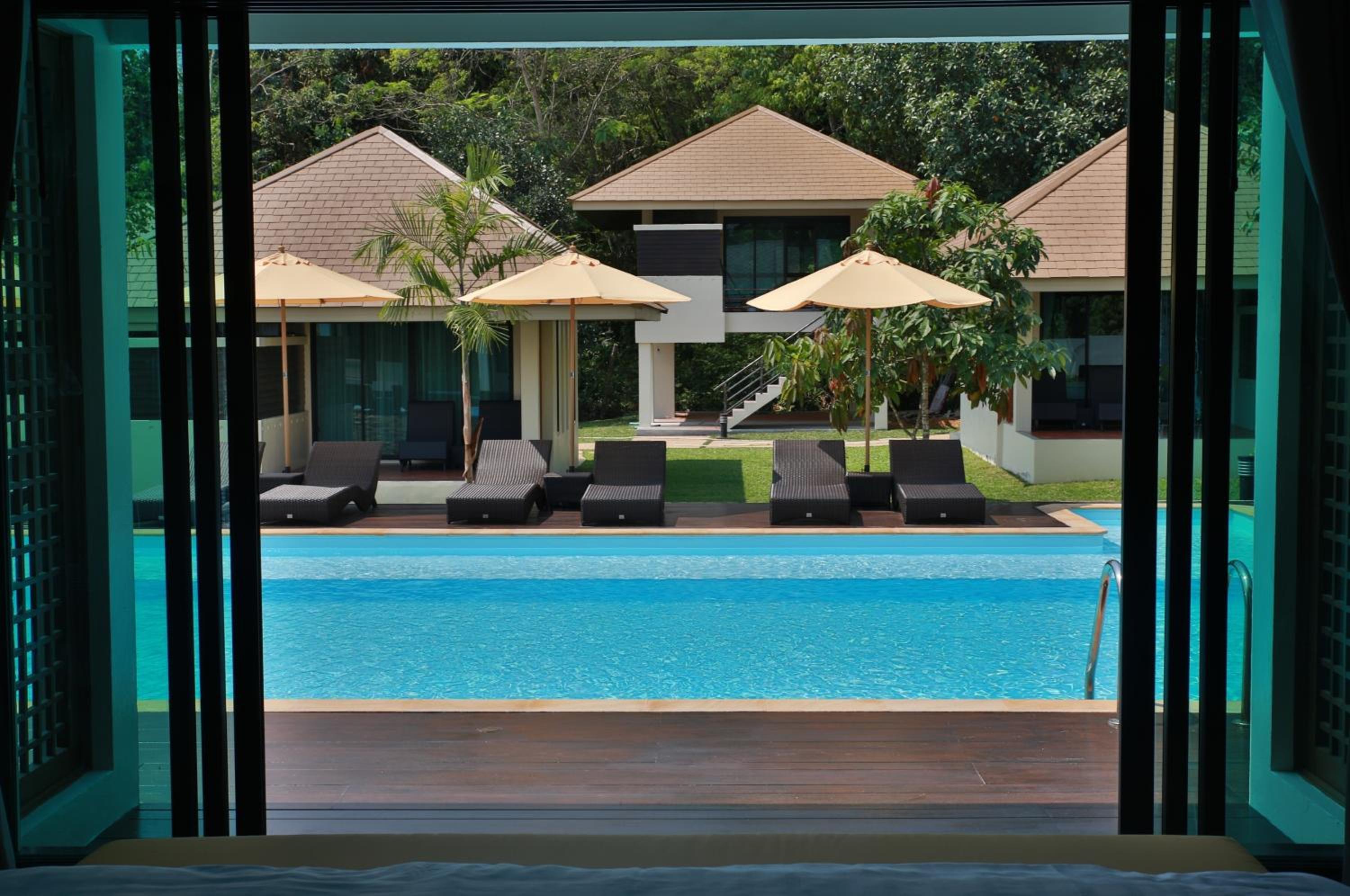 King Room with Pool Access photo 3