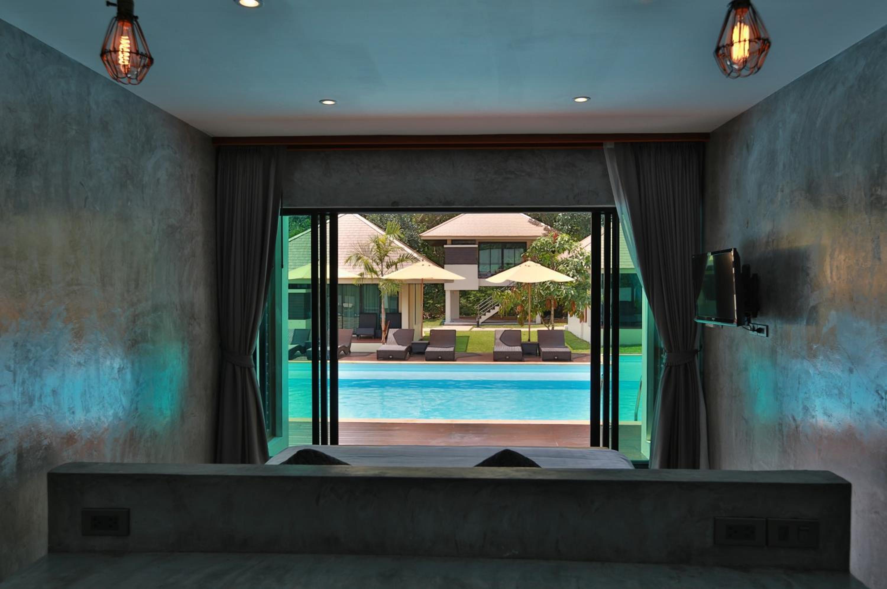 King Room with Pool Access photo 2
