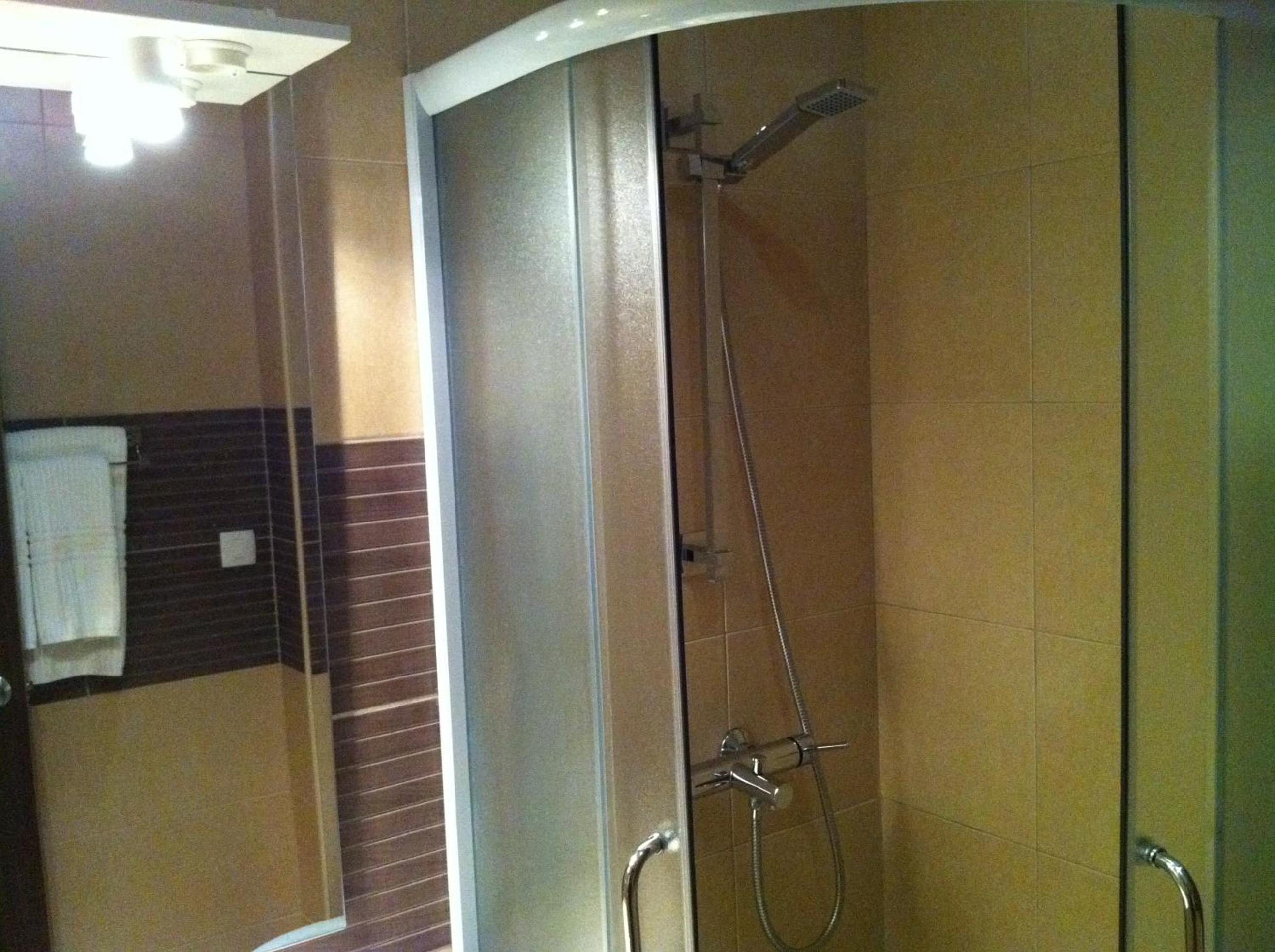 One-Bedroom Apartment with Balcony - Photo 7