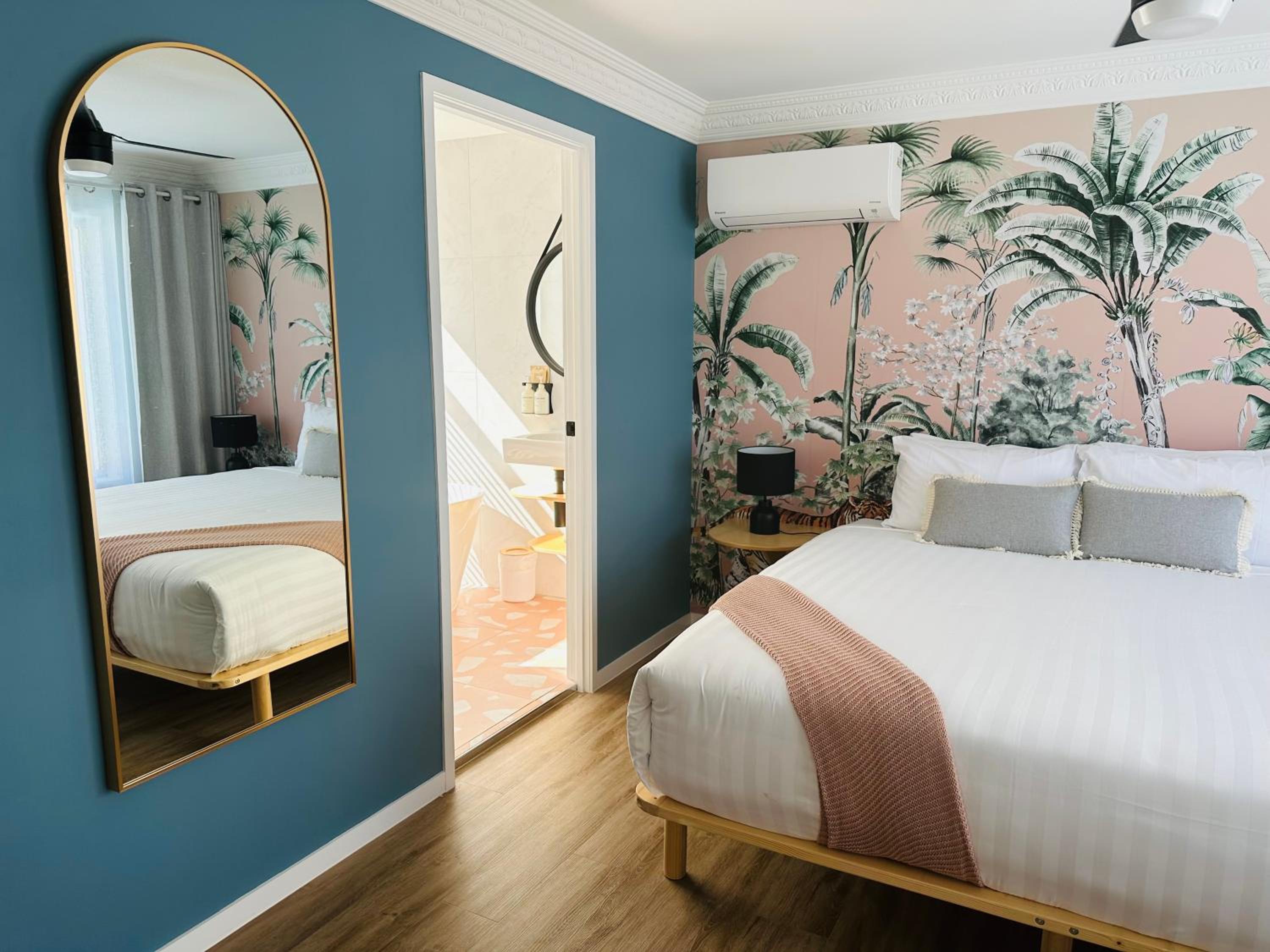 Deluxe King Suite