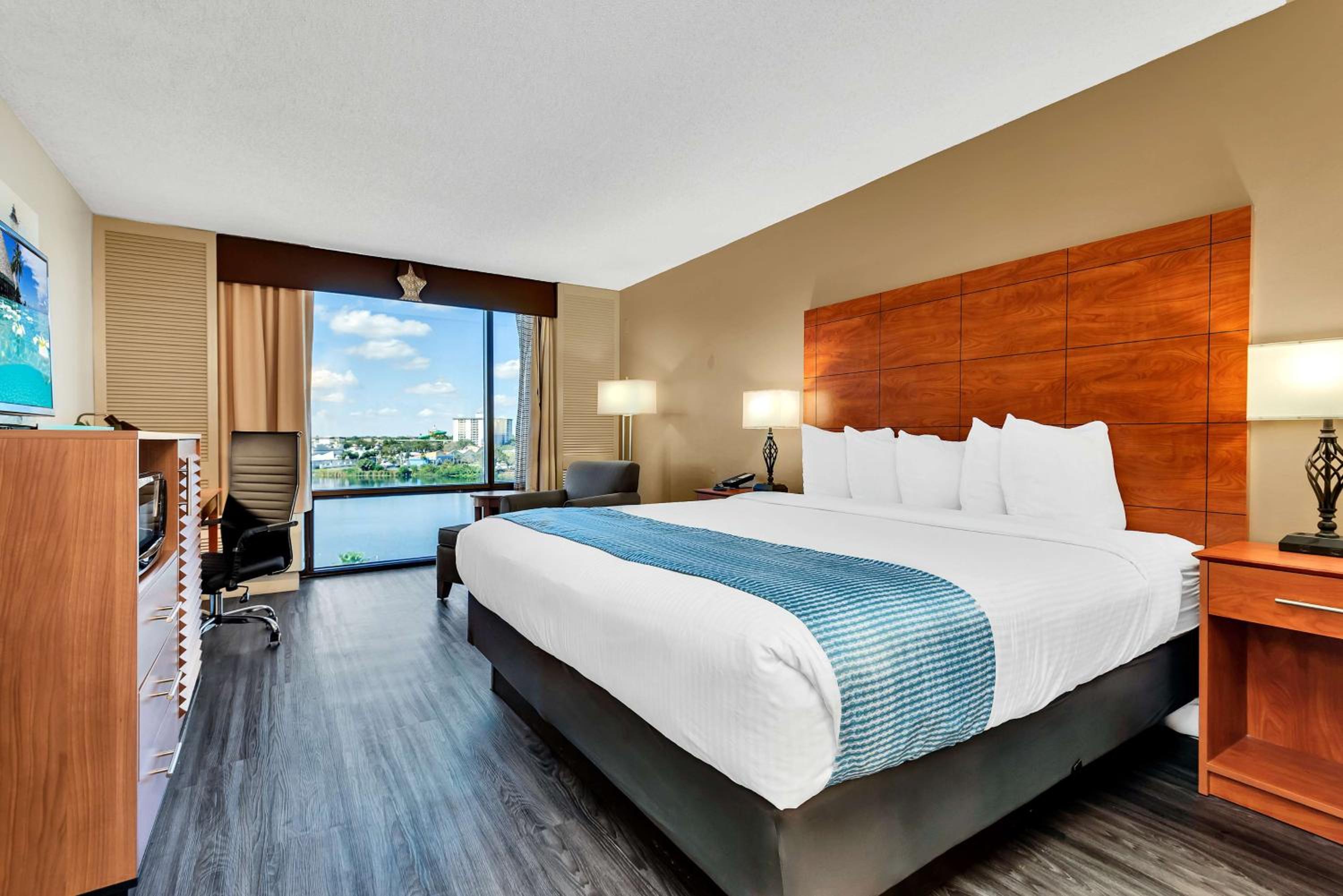 Premium Room 1 King Bed with a Water view thumbnail 5