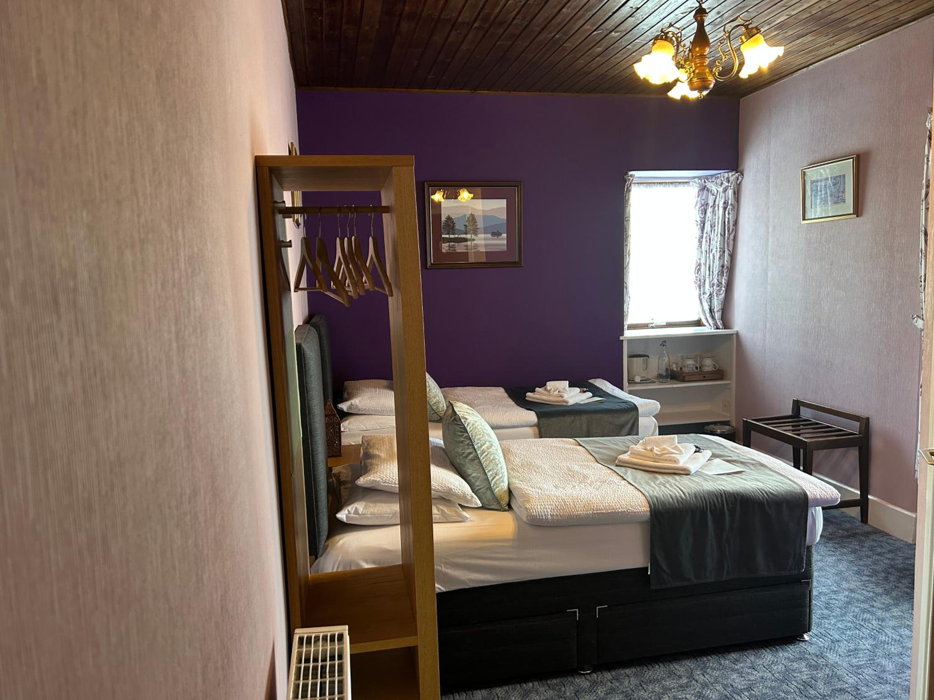 Twin Room With Private Bathroom photo 1